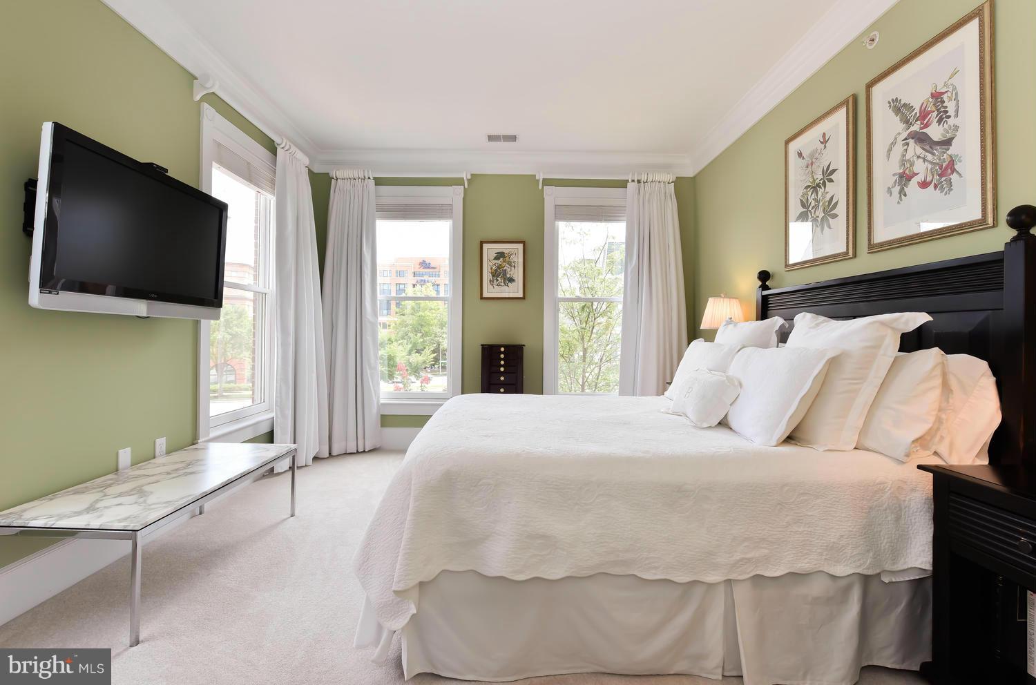 900 NORTH WASHINGTON STREET CONDOMINIUMS - Residential