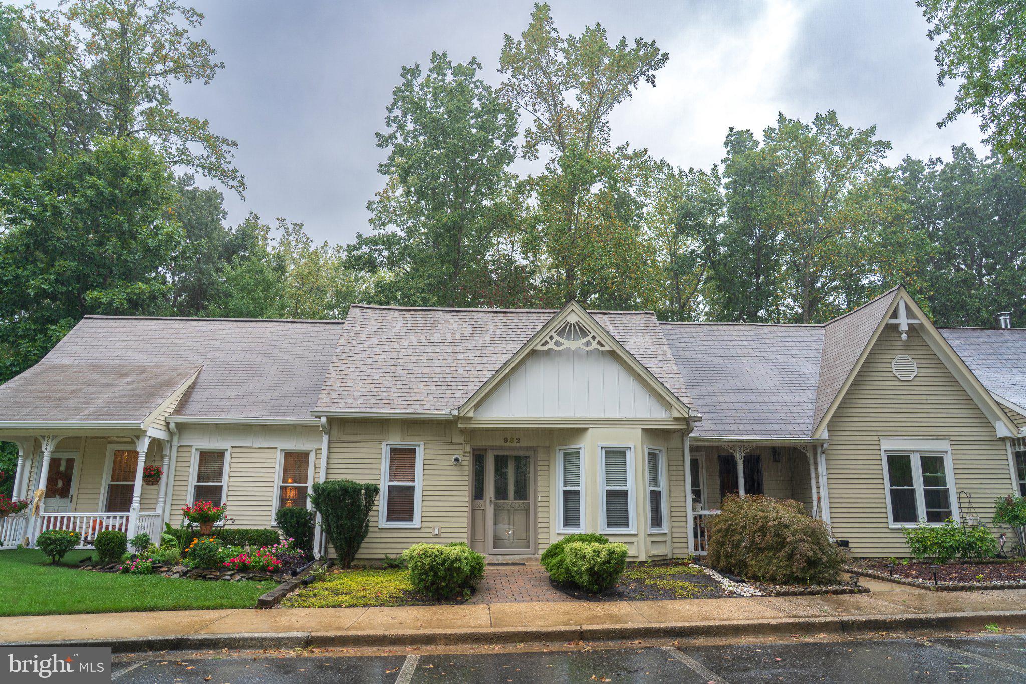 982 RIVERSEDGE CIRCLE