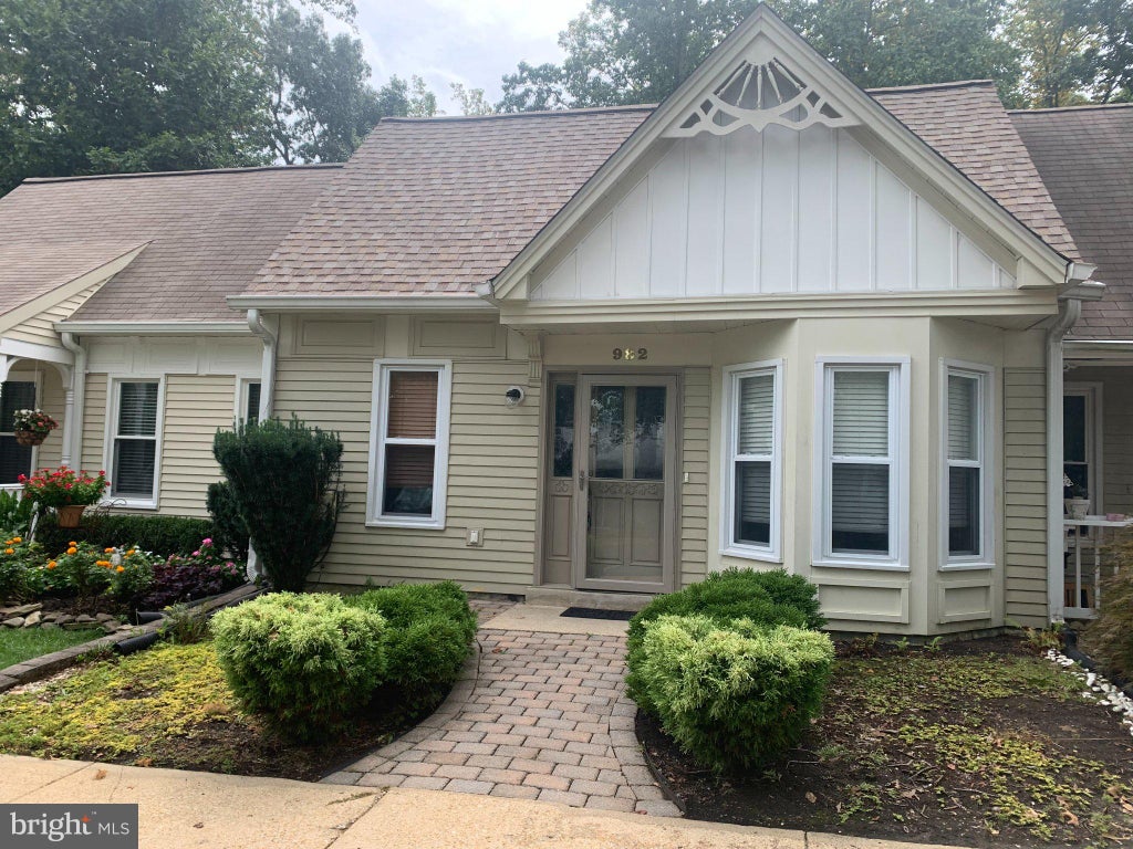 Photo of 982 Riversedge Circle, ANNAPOLIS, MD 21401 (MLS # MDAA2157558)