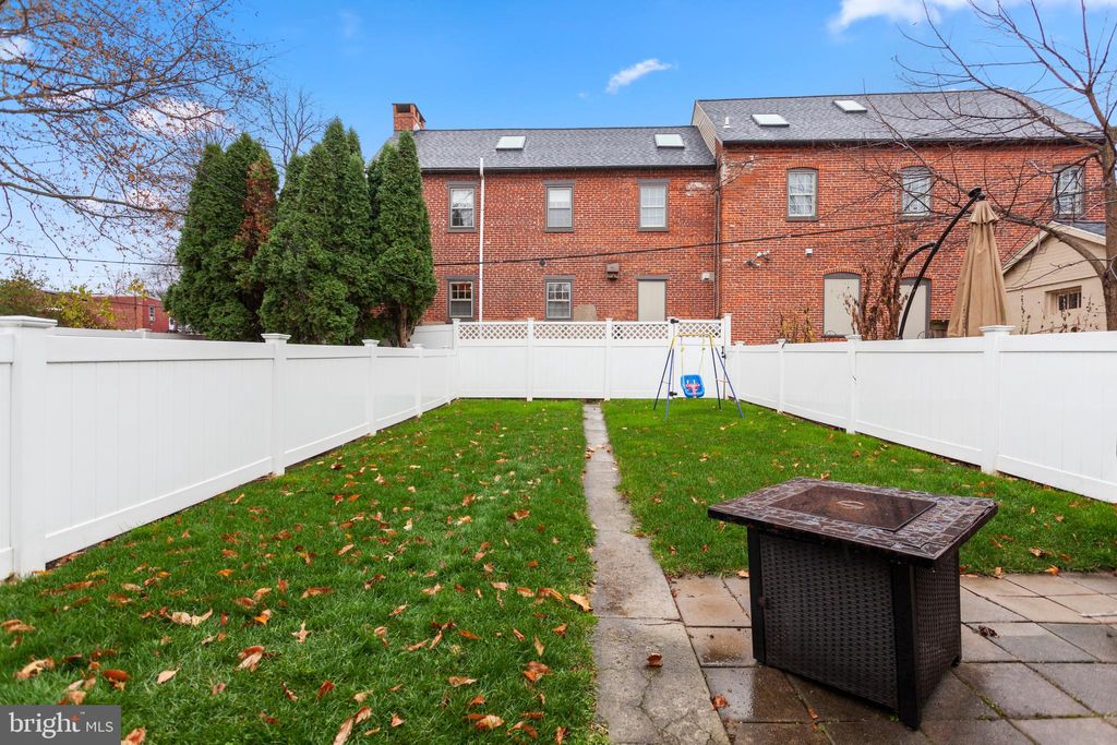 Photo of 324 W Walnut Street, Lancaster, PA 17603 (MLS # PALA2044498)