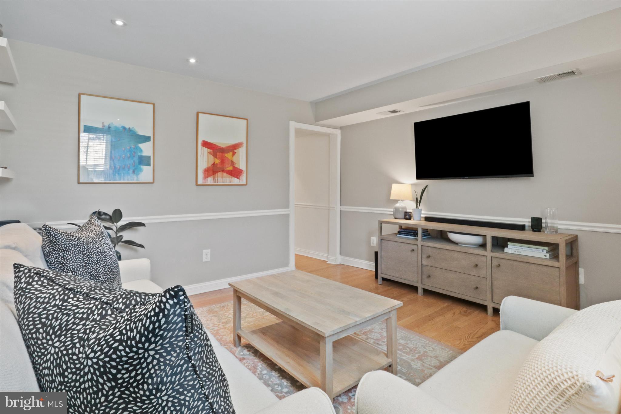 OLD TOWN ALEXANDRIA - Residential