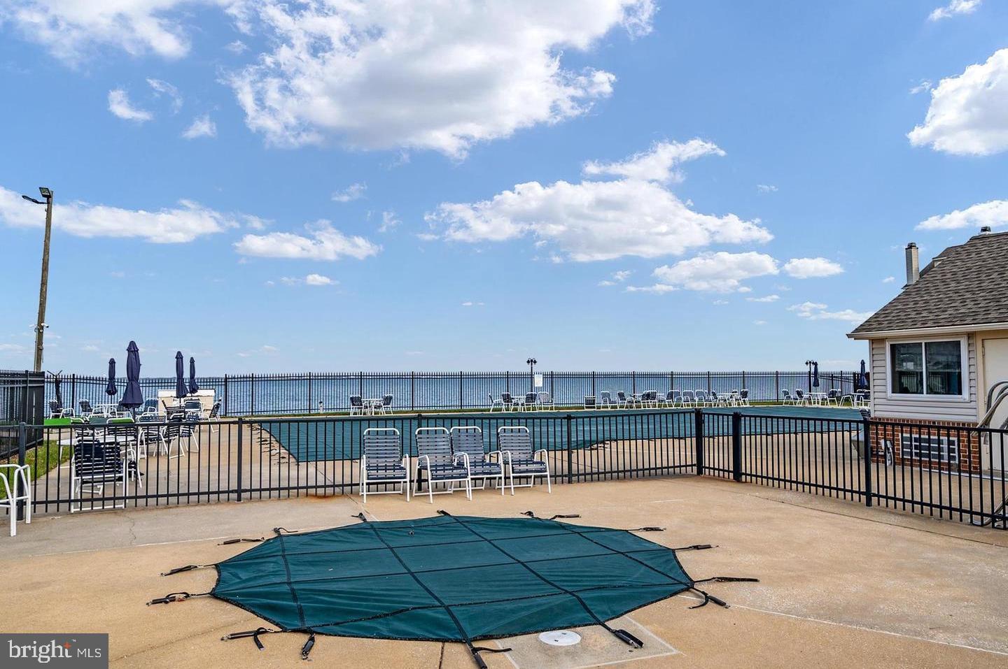 STONEY BEACH - Residential