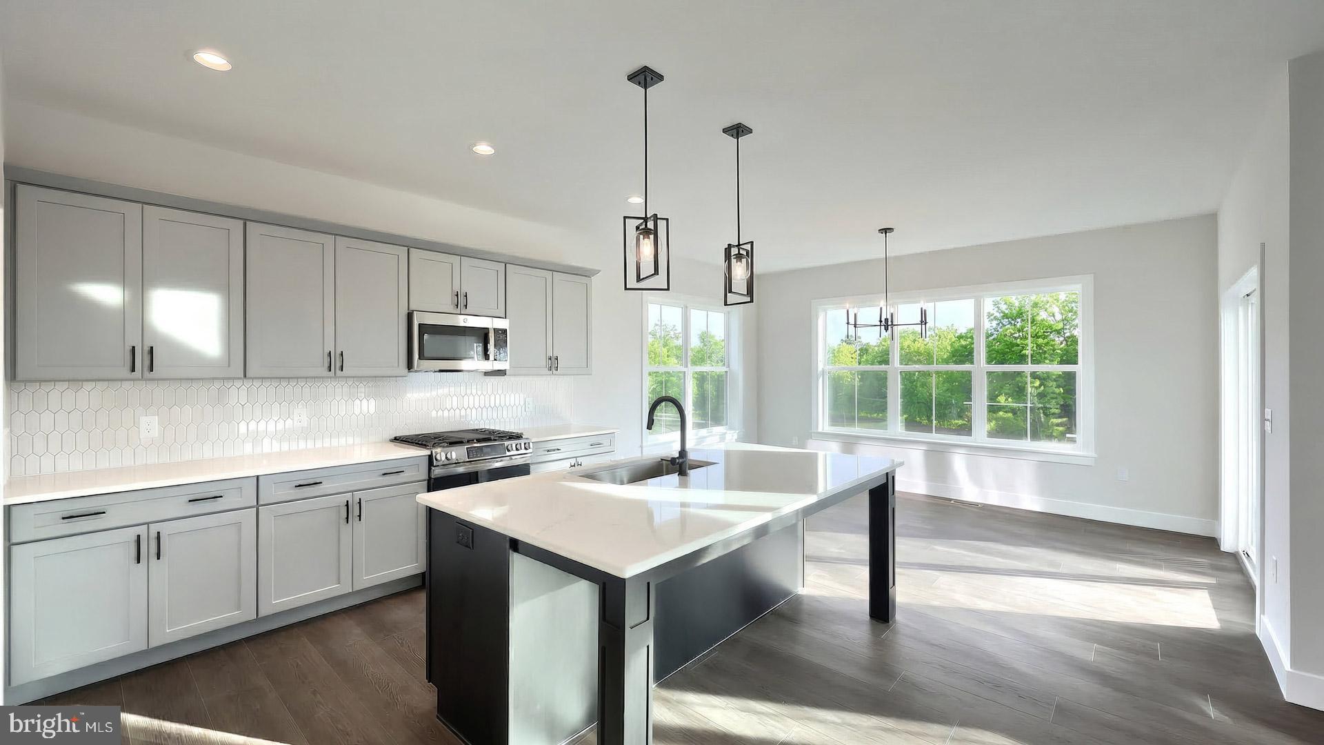 MOUNTAIN VIEW ESTATES - Residential