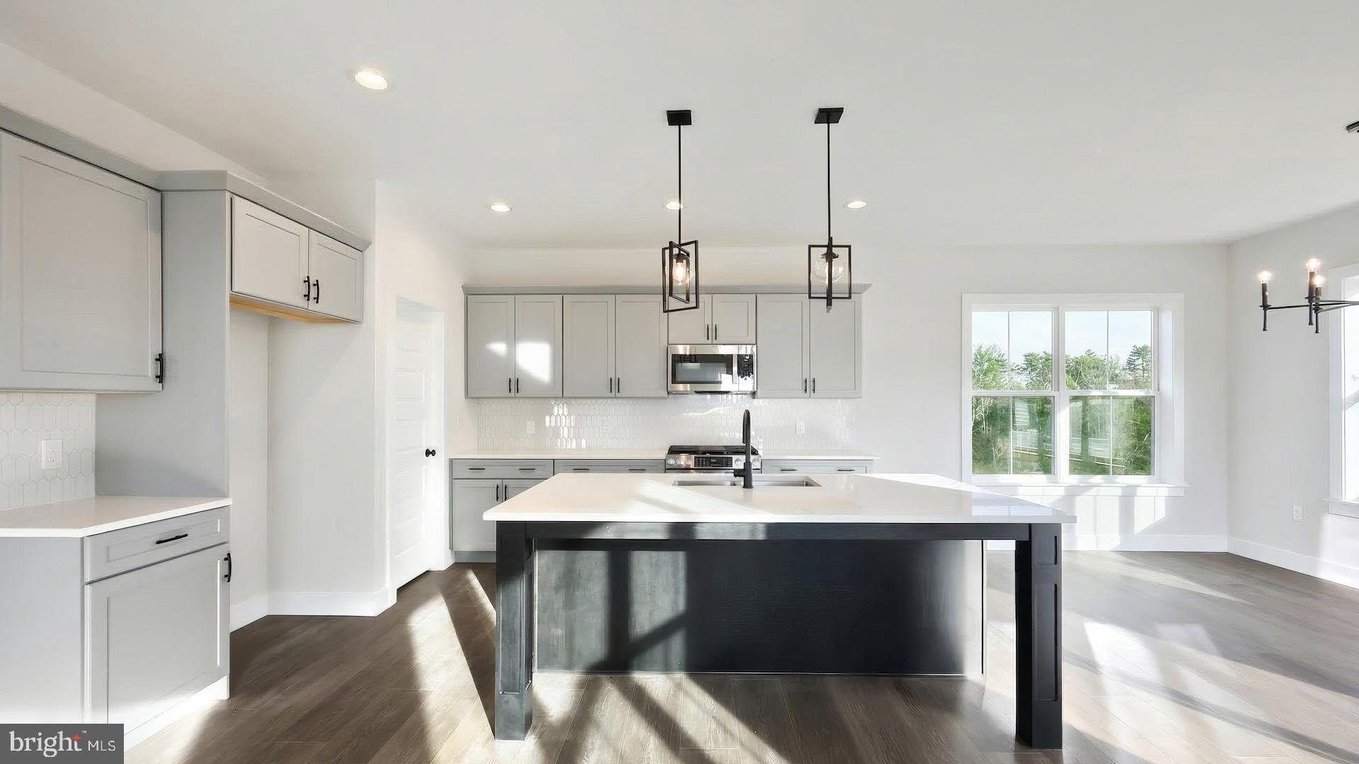 MOUNTAIN VIEW ESTATES - Residential