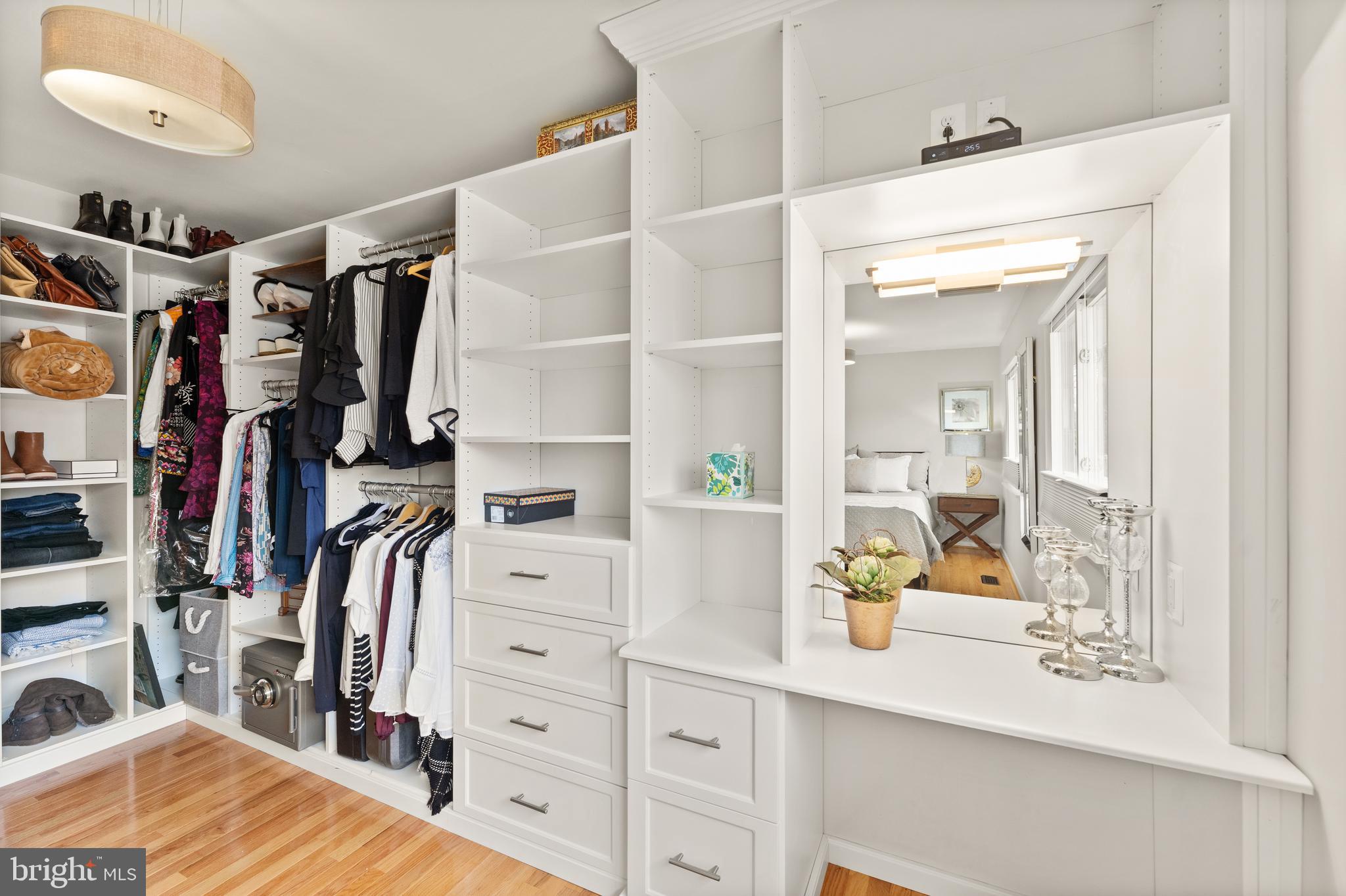 VIENNA WOODS - Residential