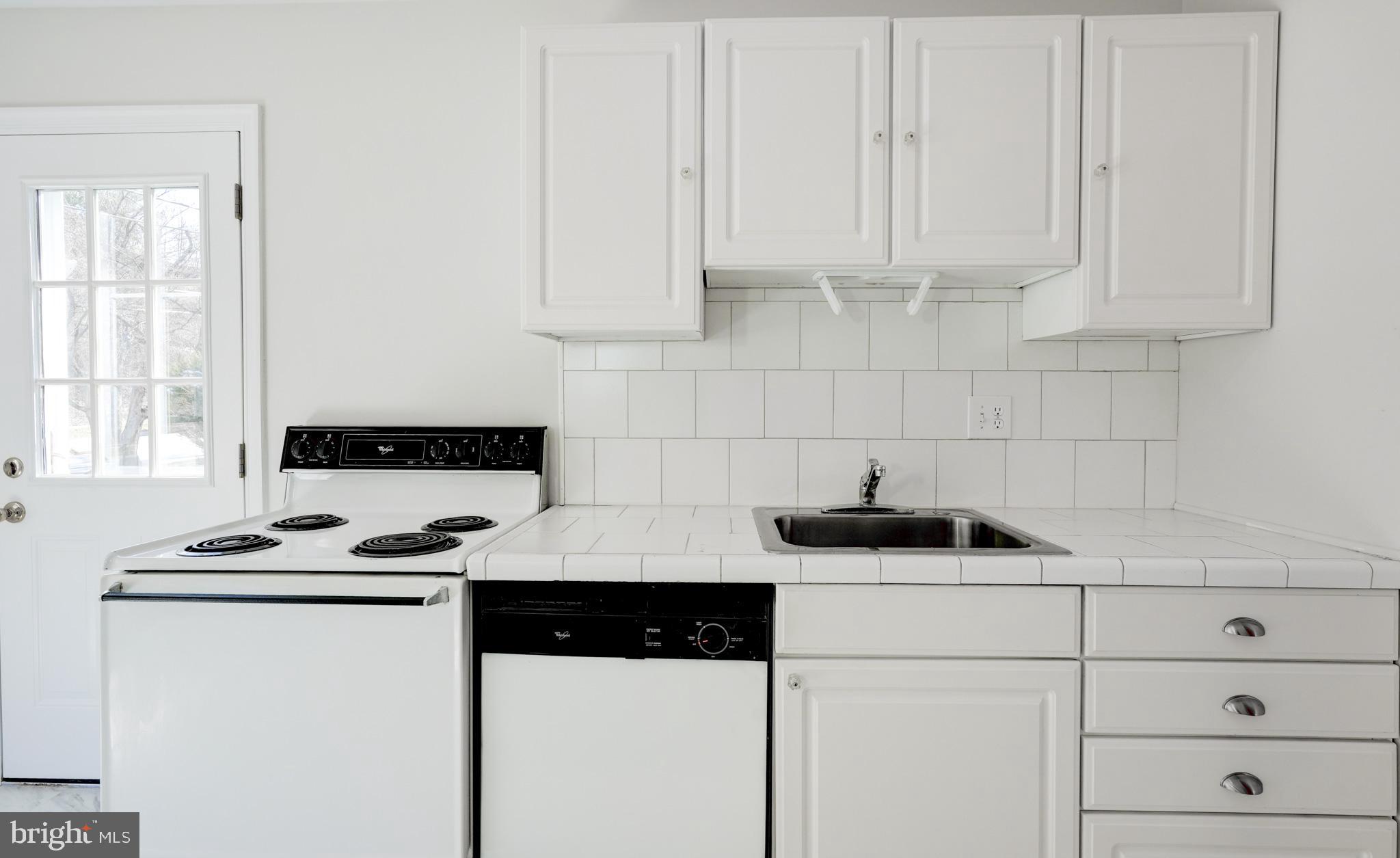 LAYHILL SOUTH - Residential Lease