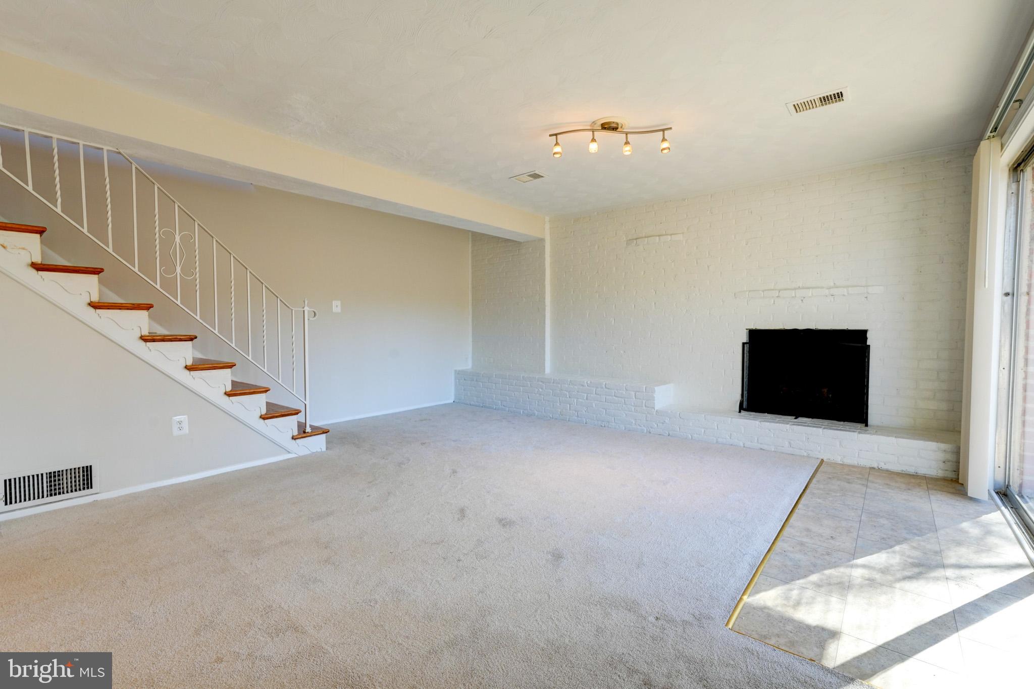 LAYHILL SOUTH - Residential Lease