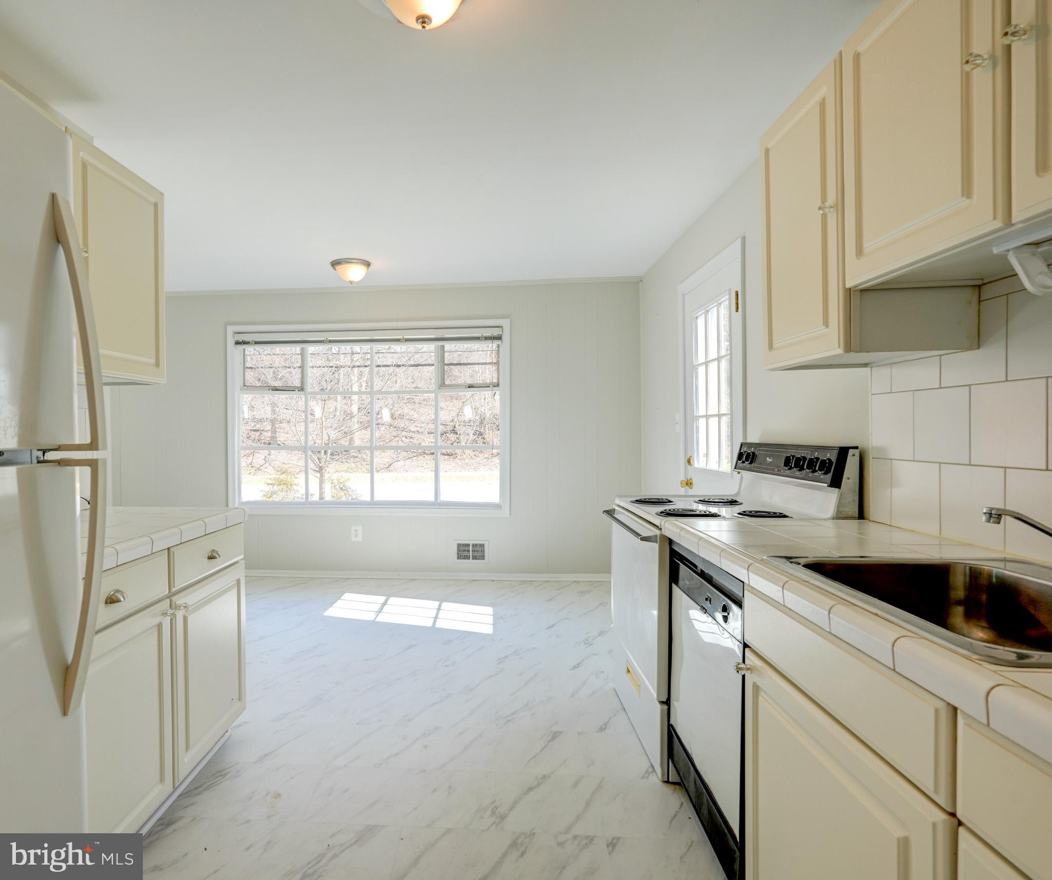 LAYHILL SOUTH - Residential Lease