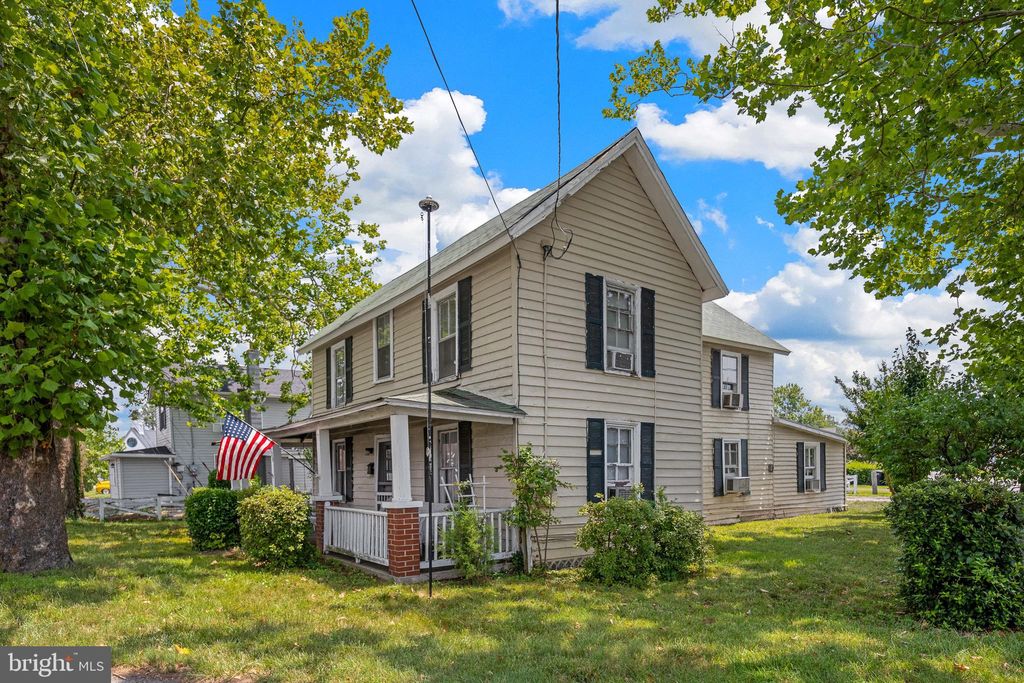 Photo of 120 Boundary Street, COLONIAL BEACH, VA 22443 (MLS # VAWE2011626)