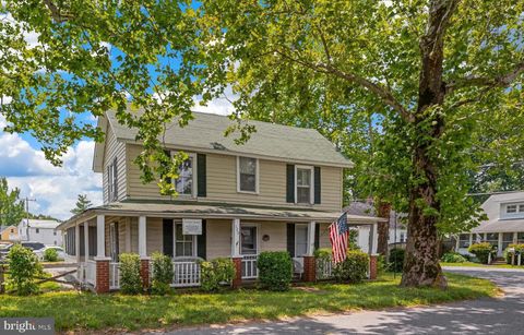 Homes For Sale - 120 Boundary Street<br/> Westmoreland County, COLONIAL BEACH, VA 22443