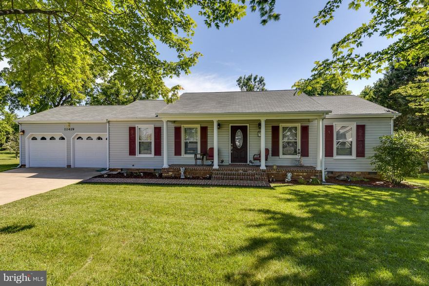 LOOKIN' GOOD IN THE NEIGHBORHOOD! Set in an ultra-convenient location, close to a full range of local amenities. Upon entering this home, immediate attention is drawn to the warm and relaxed feel.The home features a newly renovated kitchen & updated bathroom! The front porch is a recipe for relaxation! Enjoy coffee or iced tea and rock away the day!