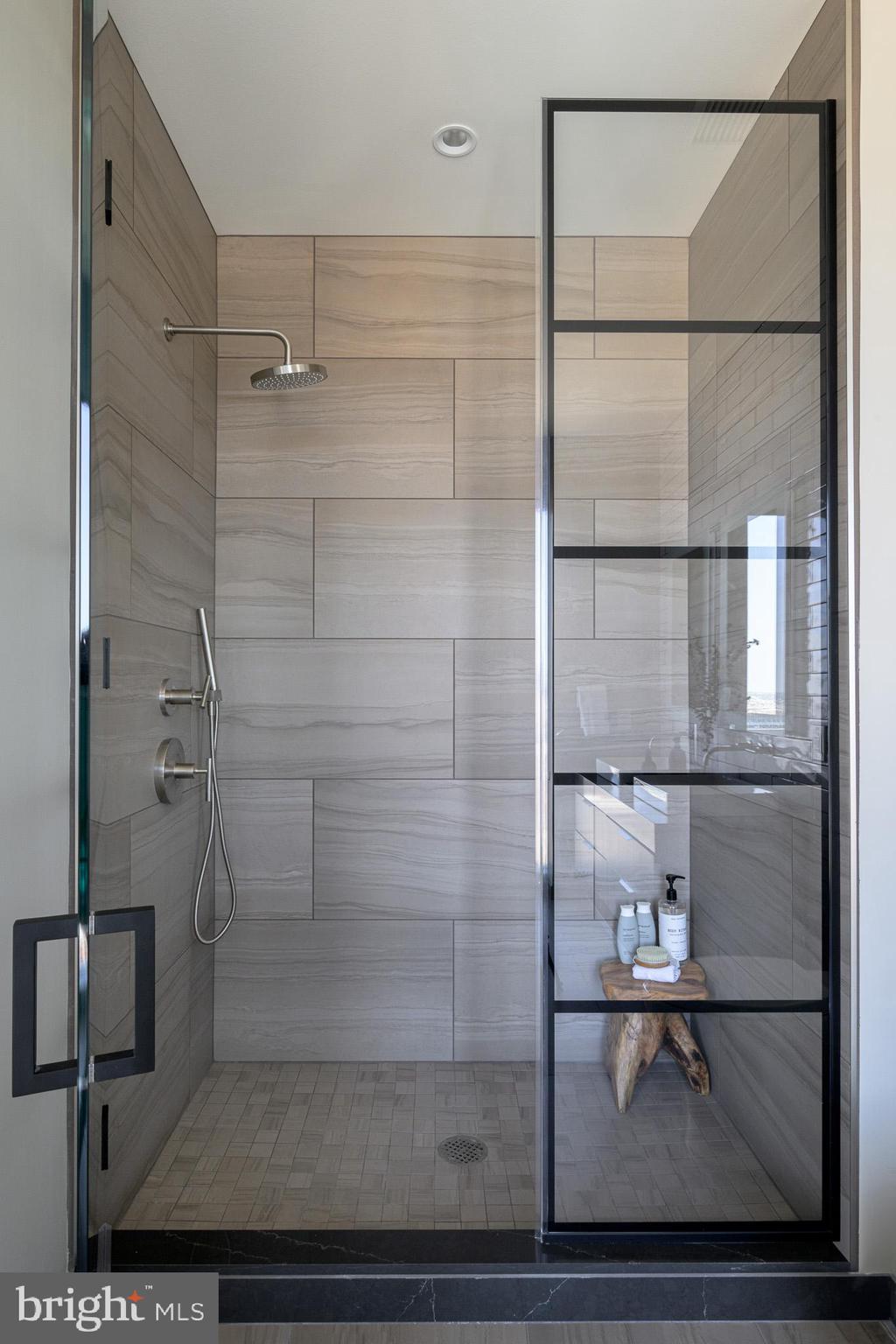 SOCIETY HILL - Residential Lease