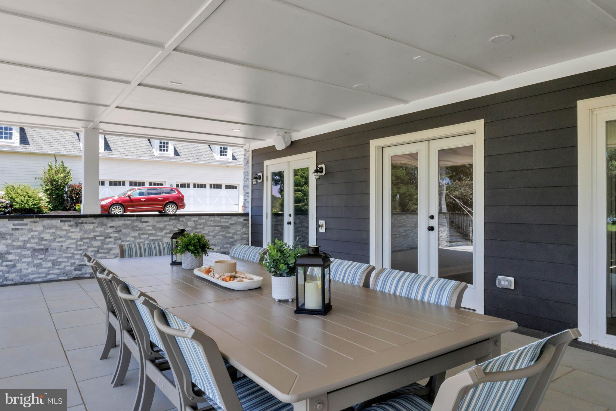 STRAY FOX - Residential