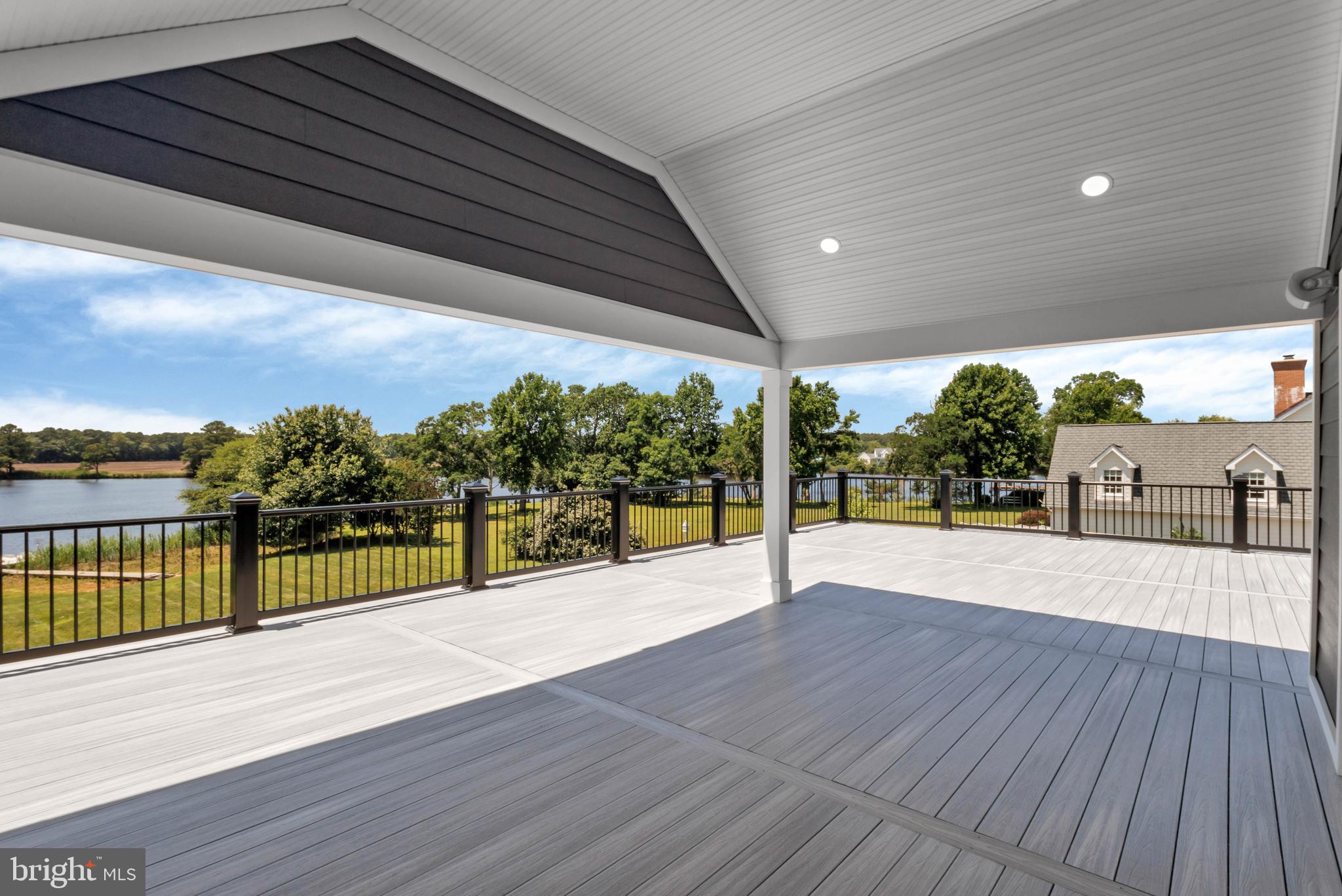 STRAY FOX - Residential