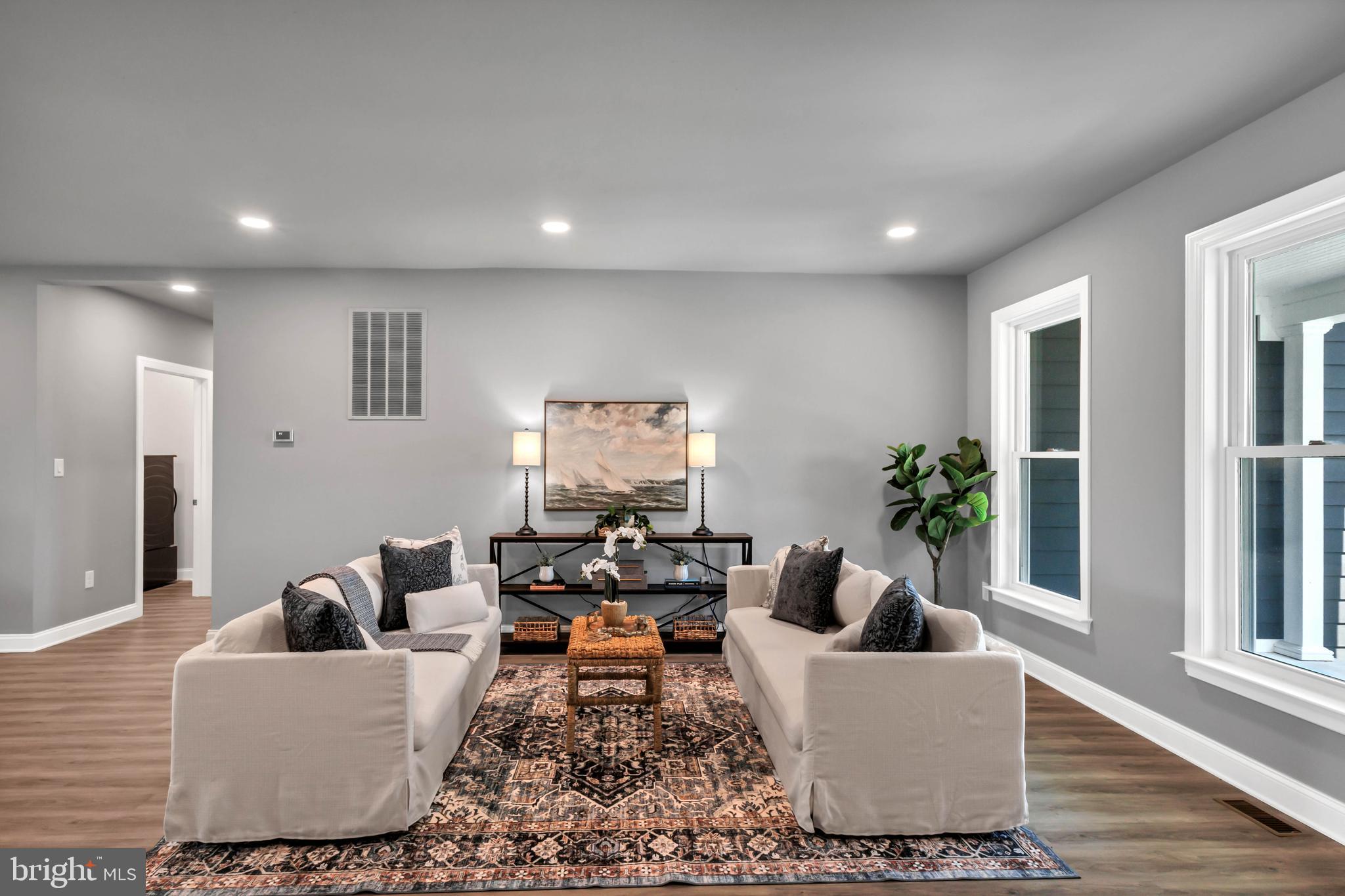 STRAY FOX - Residential