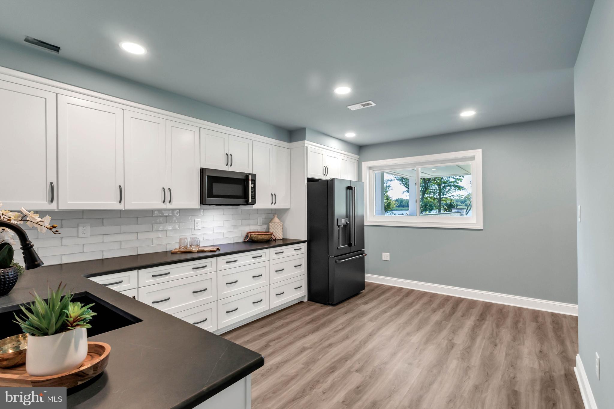 STRAY FOX - Residential