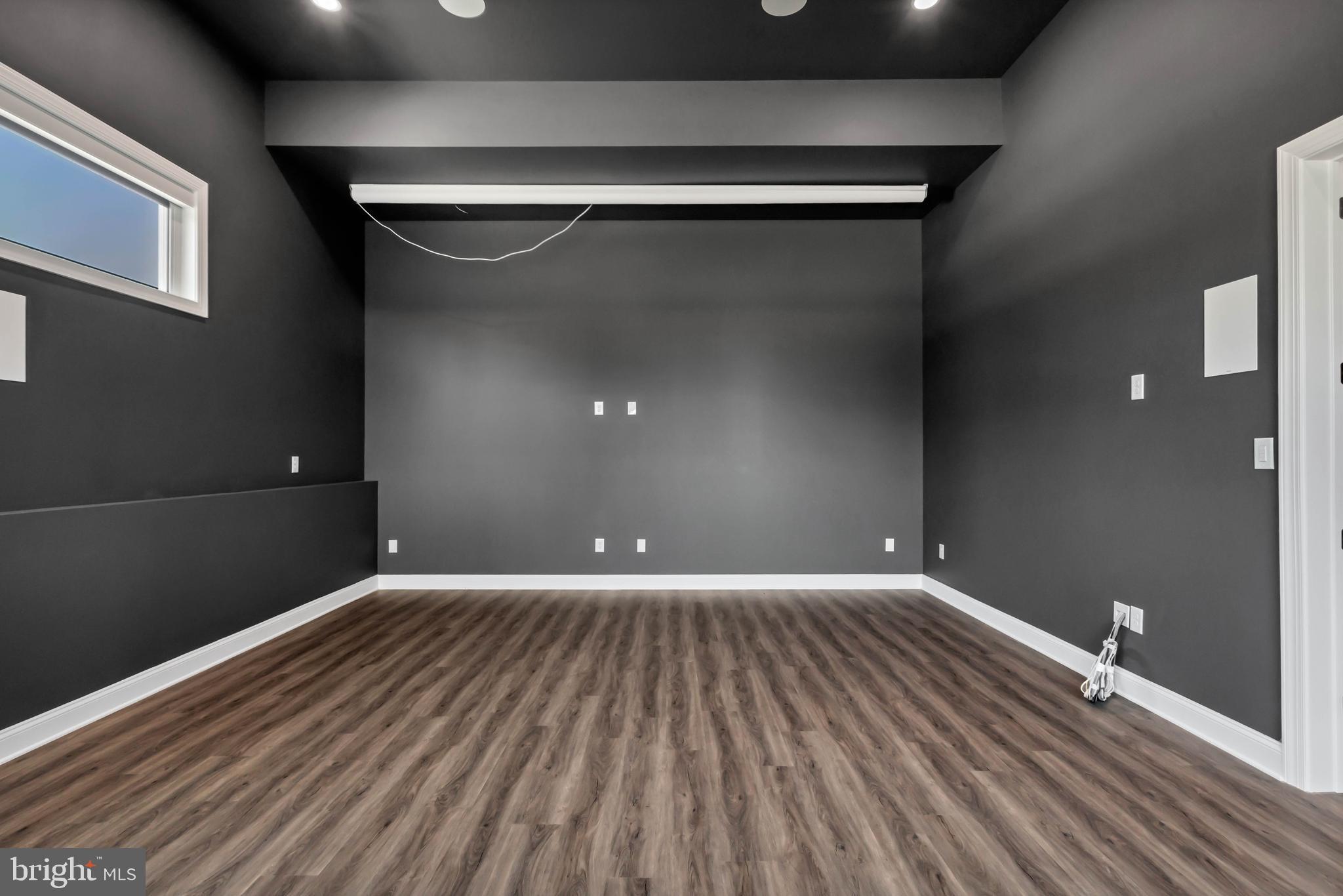 STRAY FOX - Residential