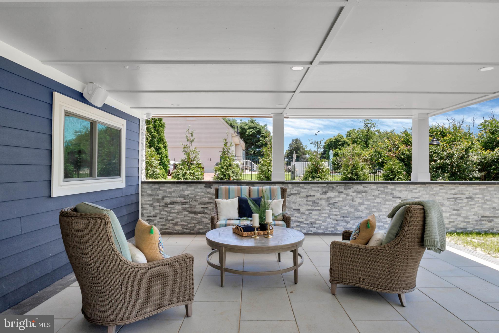 STRAY FOX - Residential