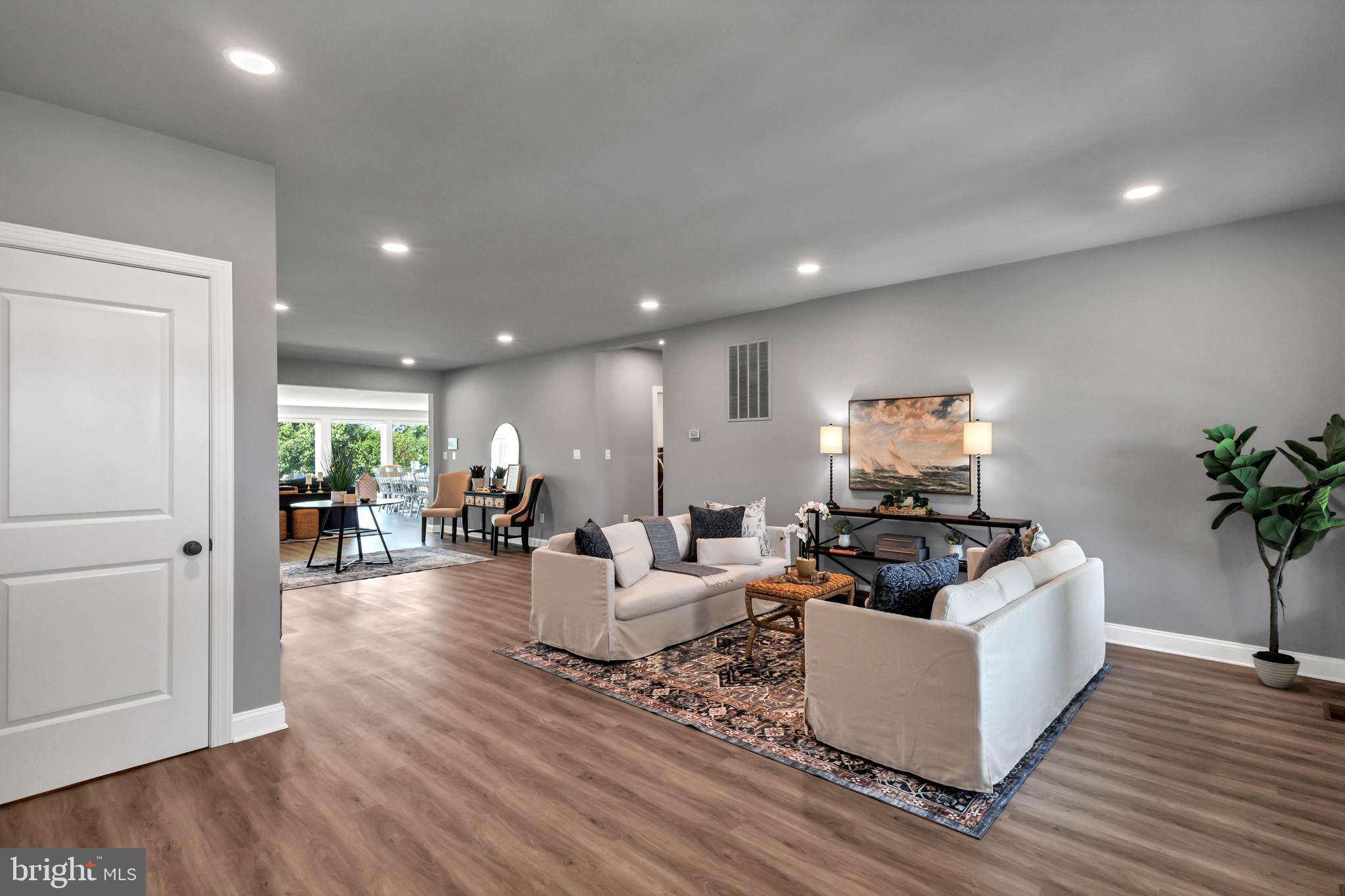 STRAY FOX - Residential