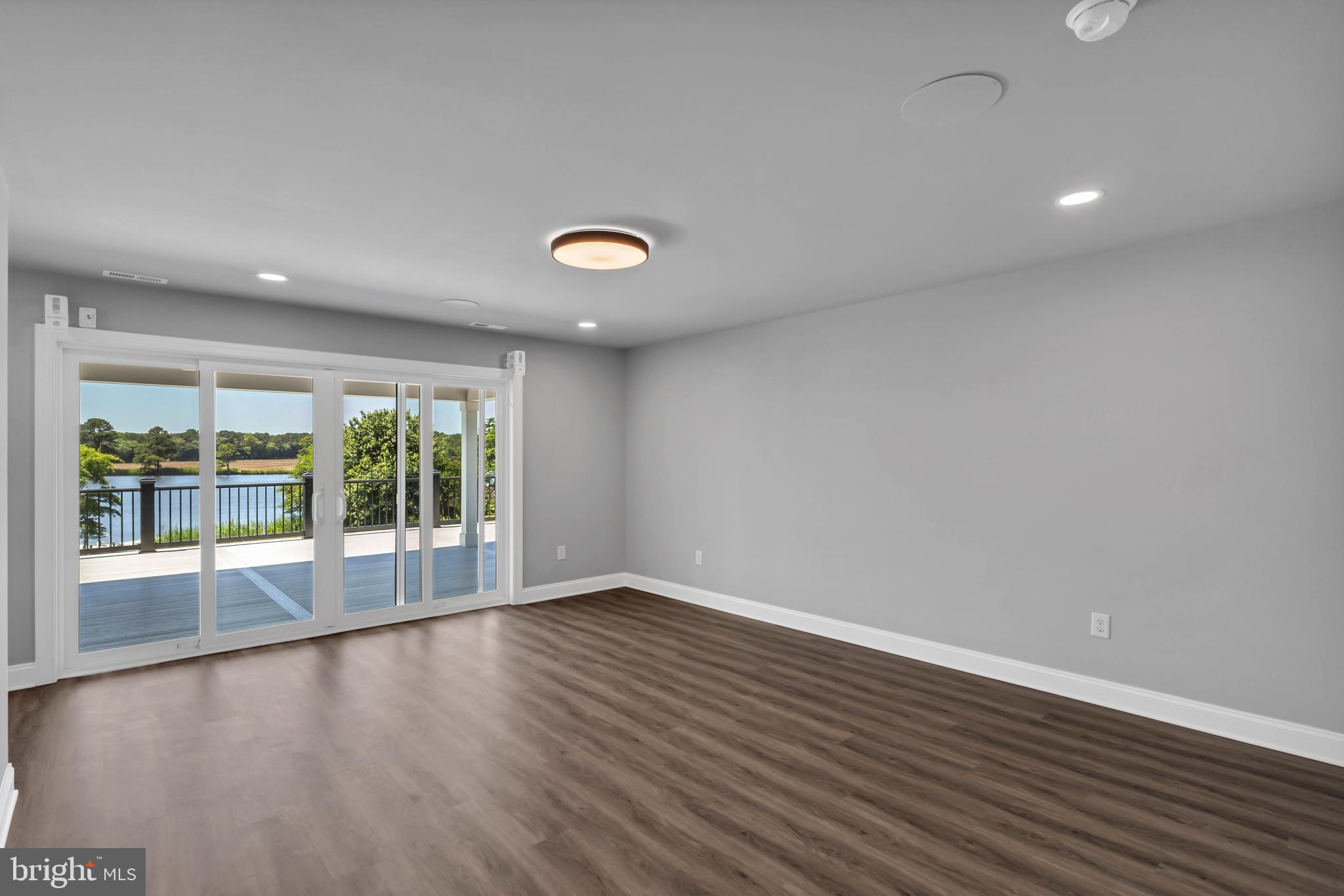 STRAY FOX - Residential