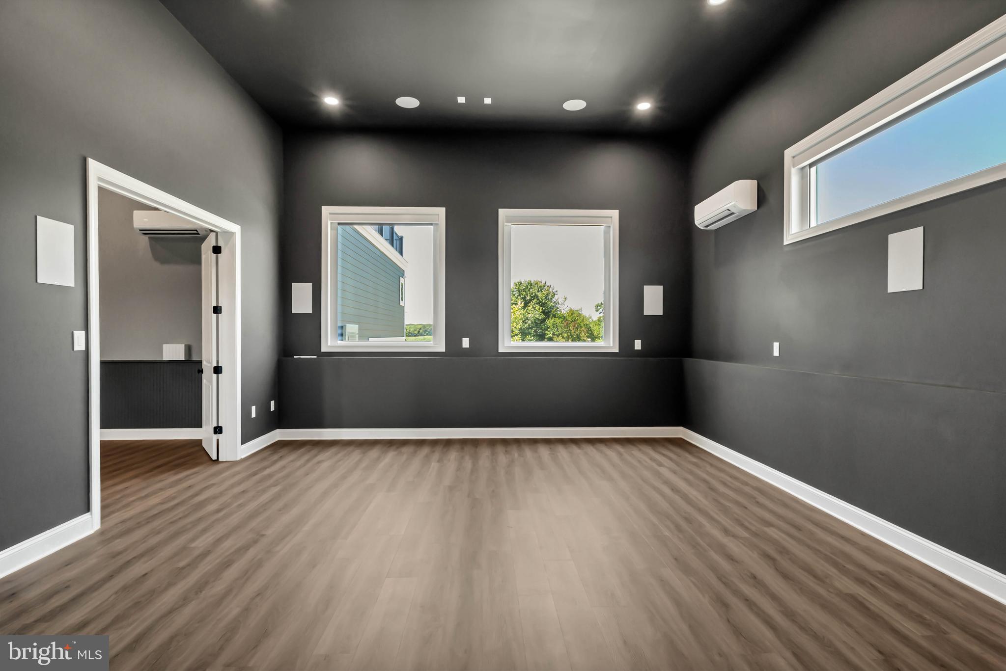 STRAY FOX - Residential