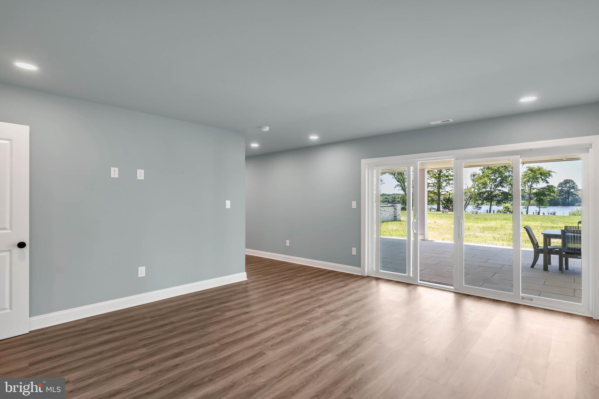 STRAY FOX - Residential