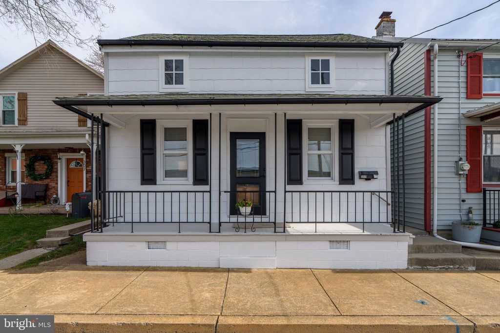 Photo of 309 S Cherry Street, MANHEIM, PA 17545 (MLS # PALA2084604)