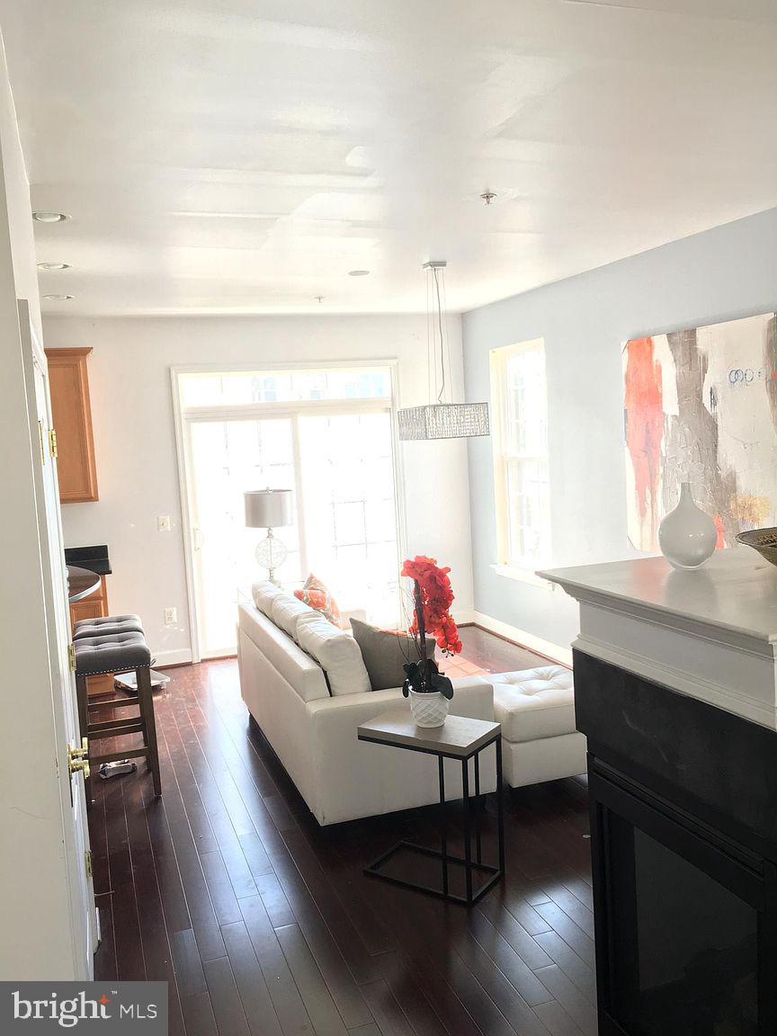 VICTORY PROMENADE - Residential Lease