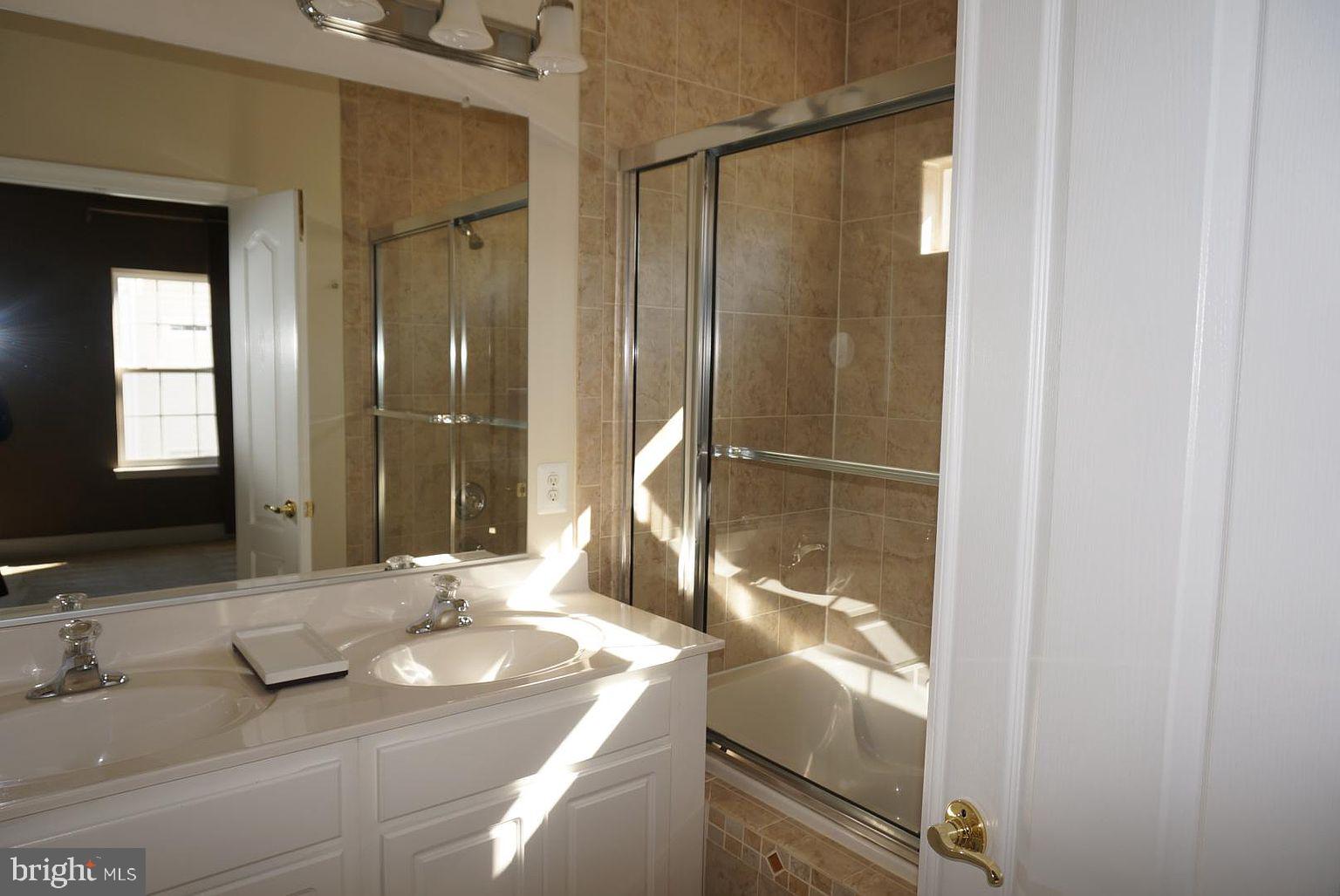 VICTORY PROMENADE - Residential Lease