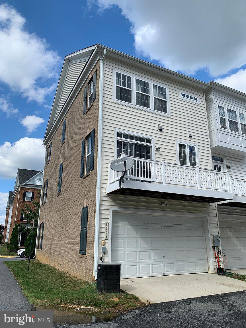 VICTORY PROMENADE - Residential Lease