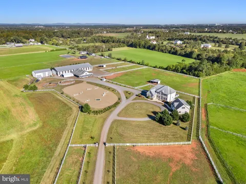 10900 Misty Creek Court, Nokesville, VA MLS: VAPW2083088
