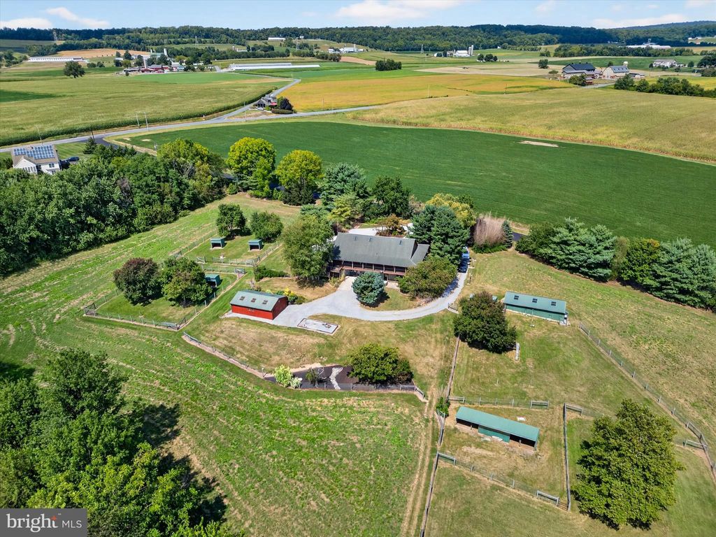 Photo of 975 Cold Springs Road, ELIZABETHTOWN, PA 17022 (MLS # PALA2076442)