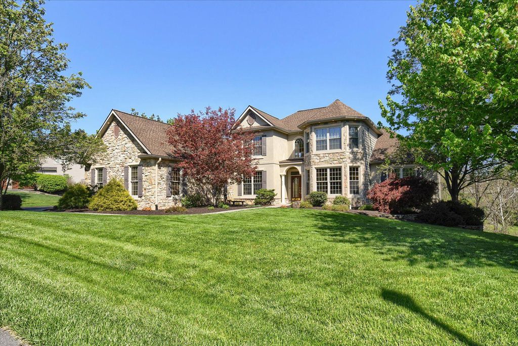 Photo of 880 Sawgrass Ln, MECHANICSBURG, PA 17050 (MLS # PACB2053104)