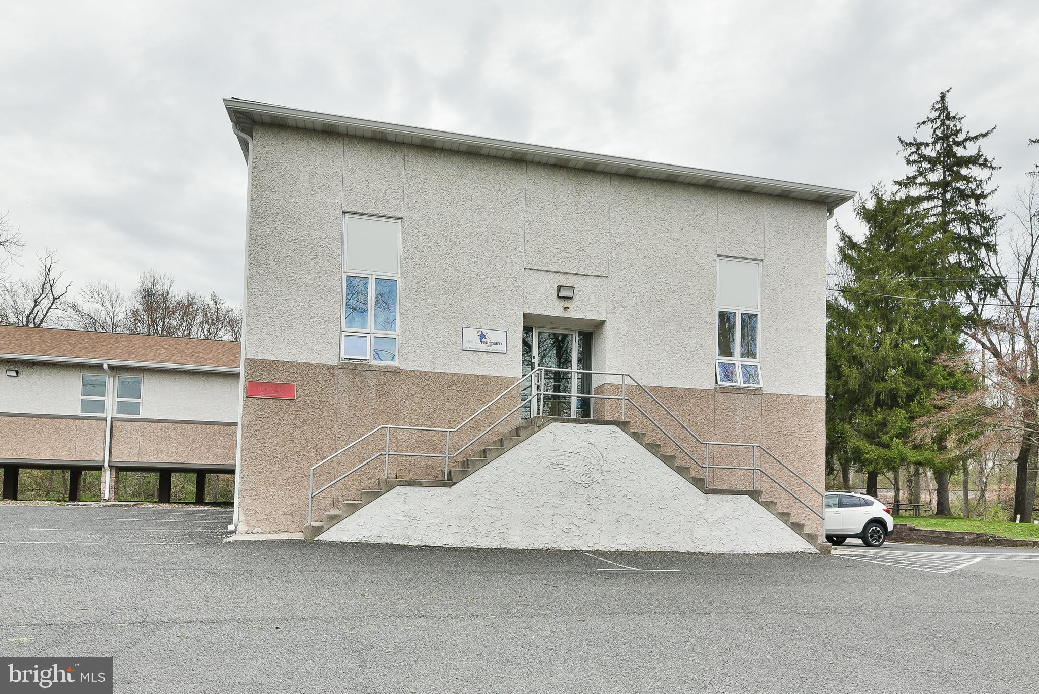 FORT WASHINGTON - Commercial Lease