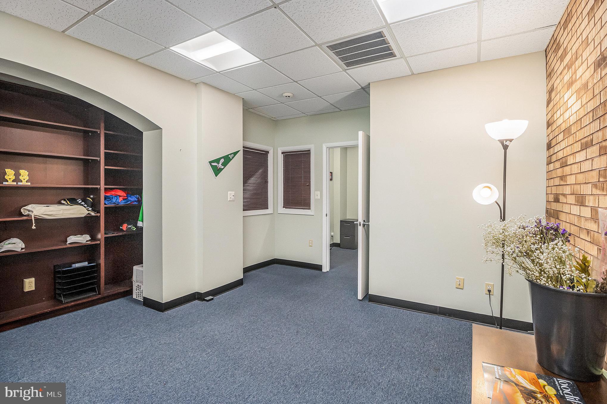 FORT WASHINGTON - Commercial Lease