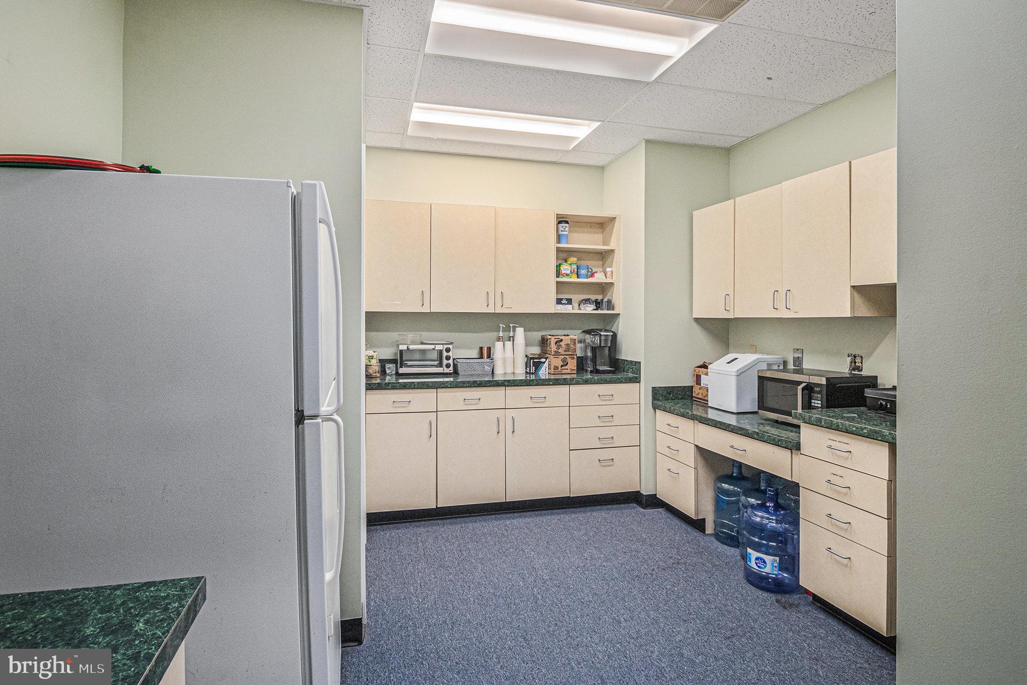 FORT WASHINGTON - Commercial Lease