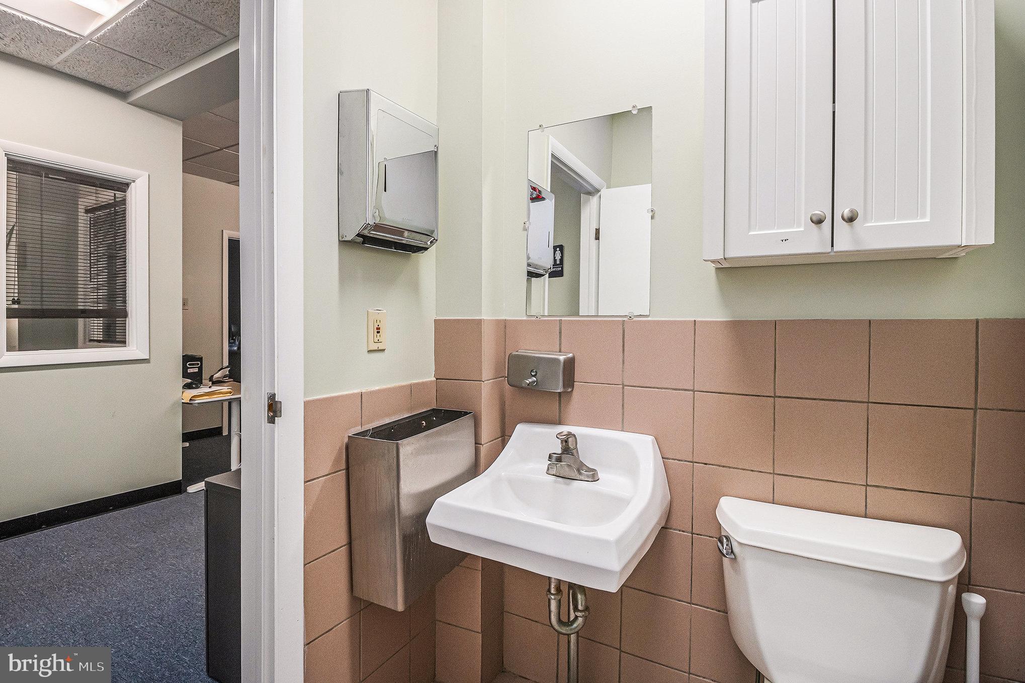 FORT WASHINGTON - Commercial Lease