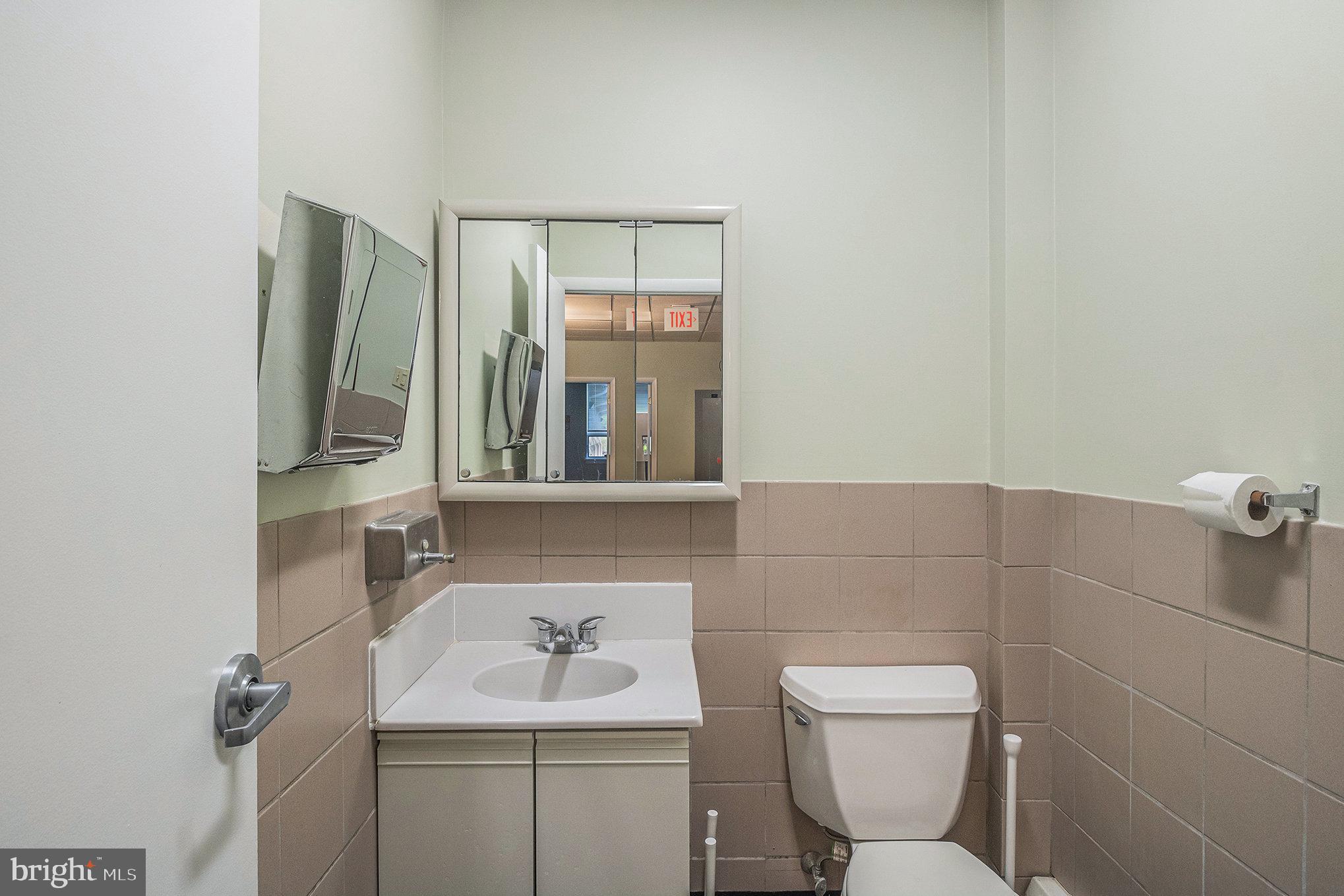 FORT WASHINGTON - Commercial Lease