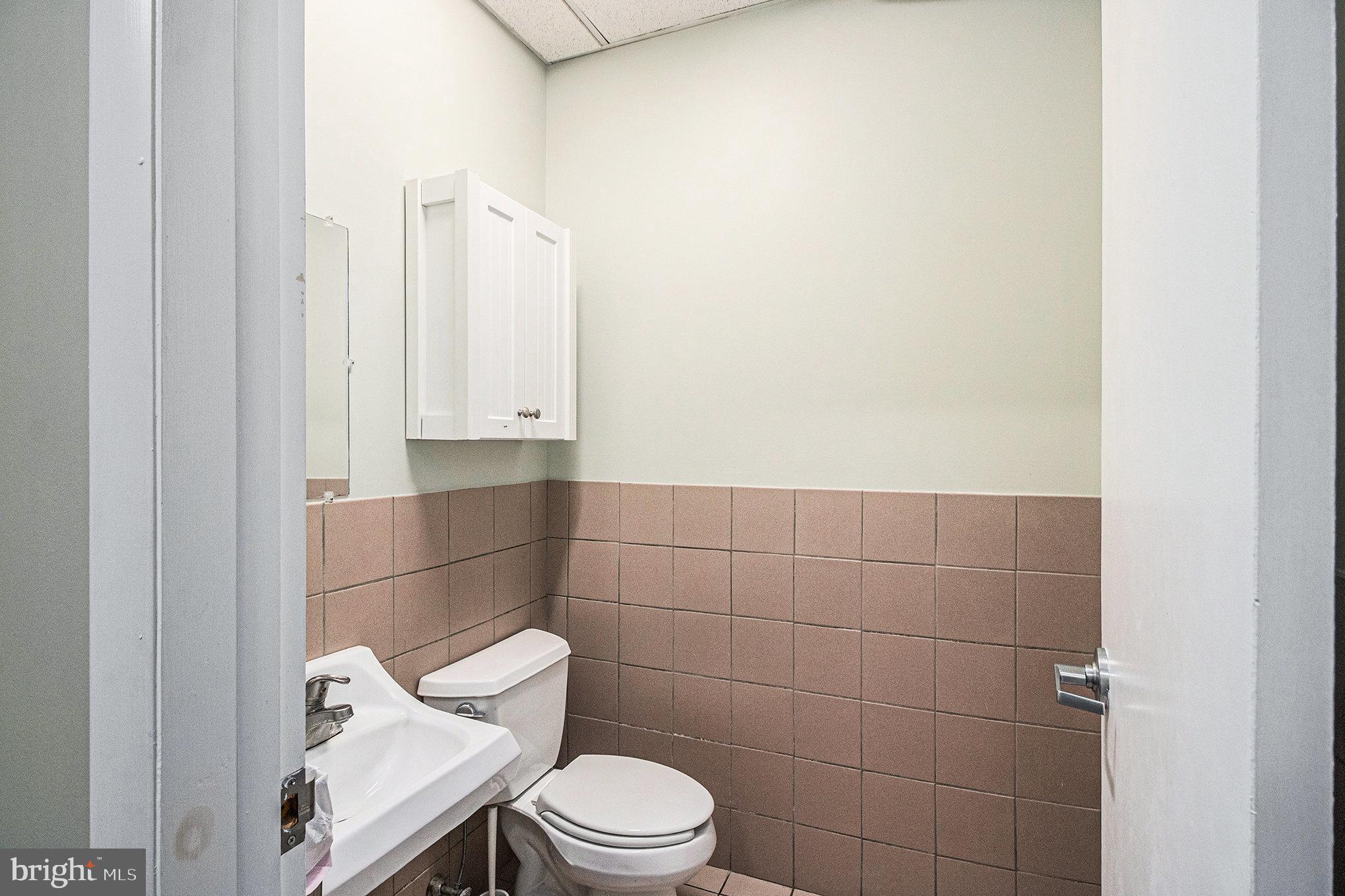 FORT WASHINGTON - Commercial Lease