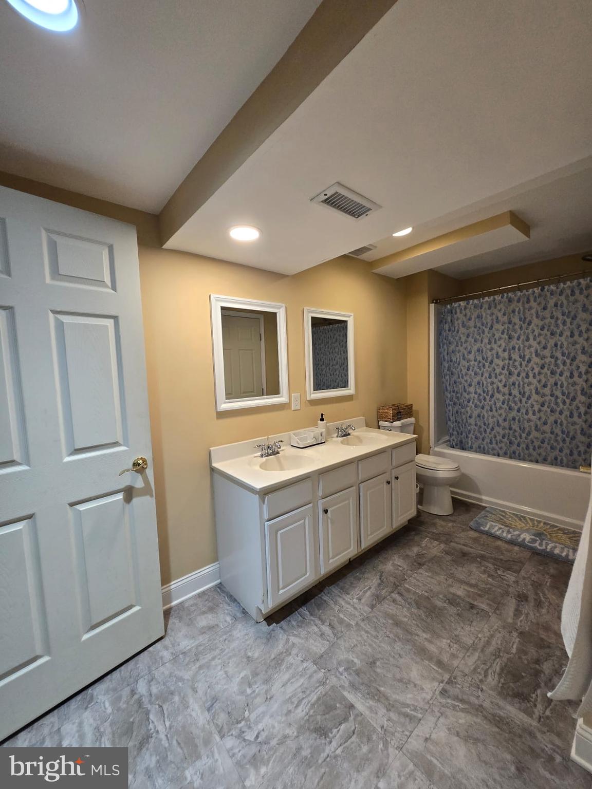 CROSS POINT - Residential Lease