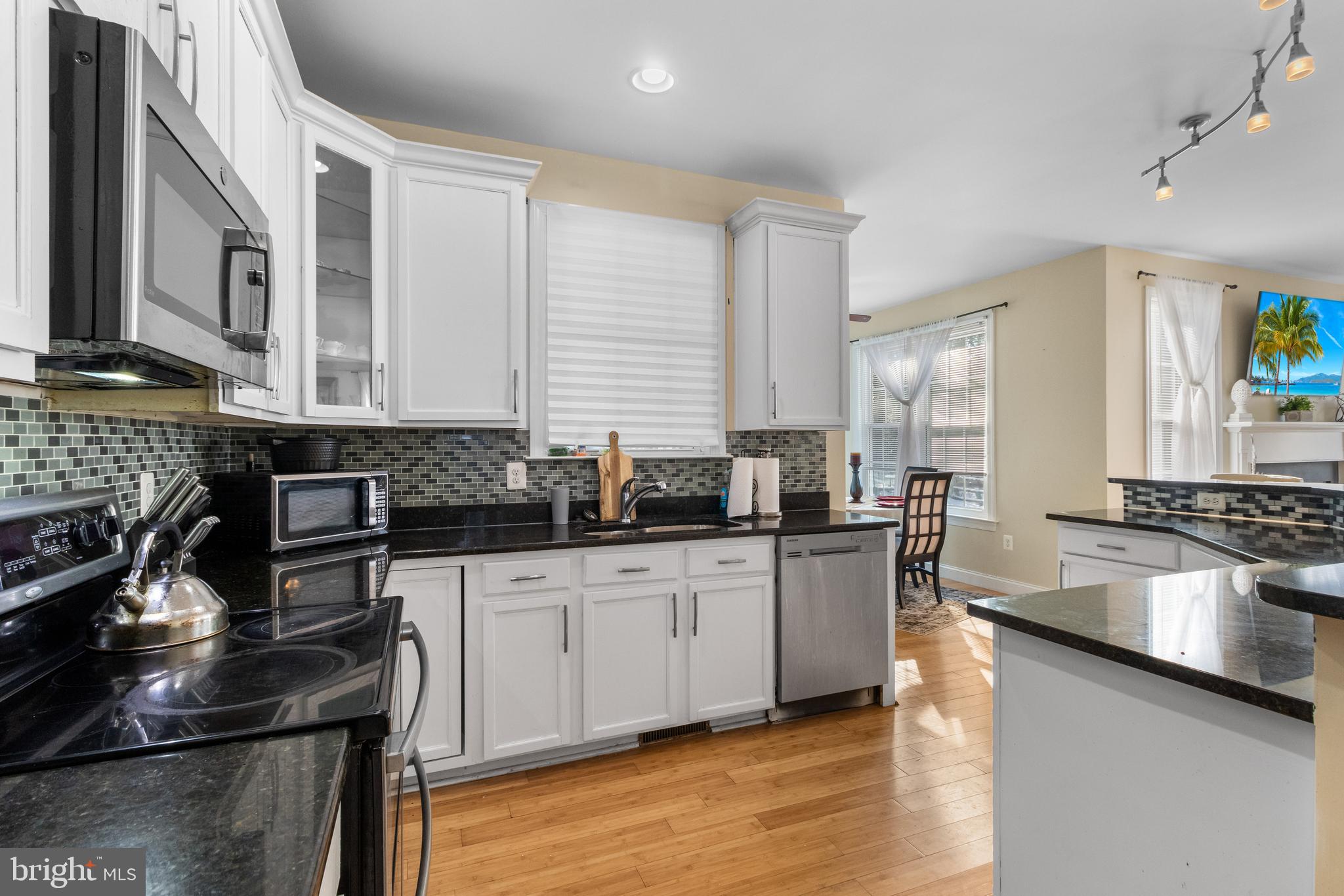 HERITAGE HILL - Residential