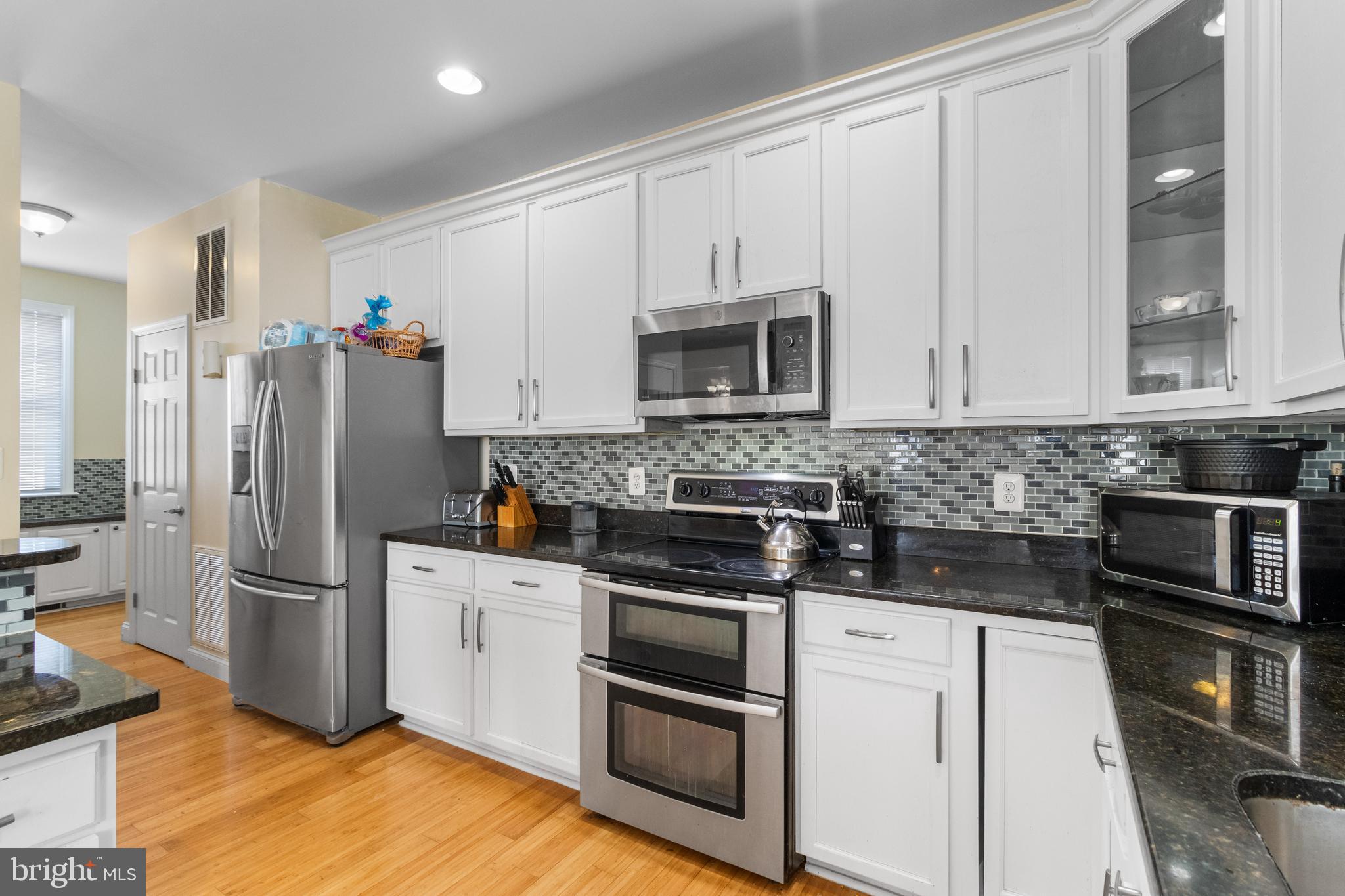 HERITAGE HILL - Residential