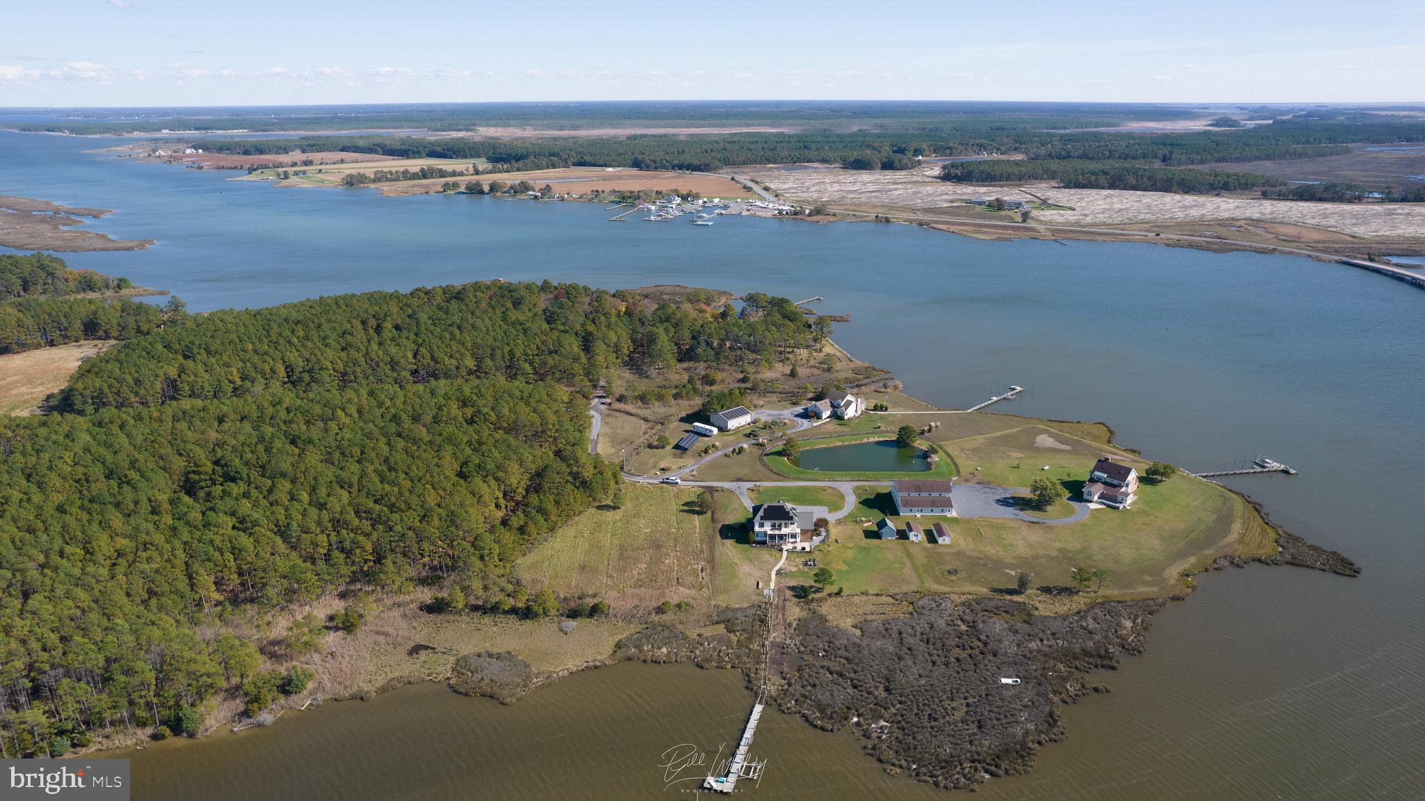 TAYLORS ISLAND - Land