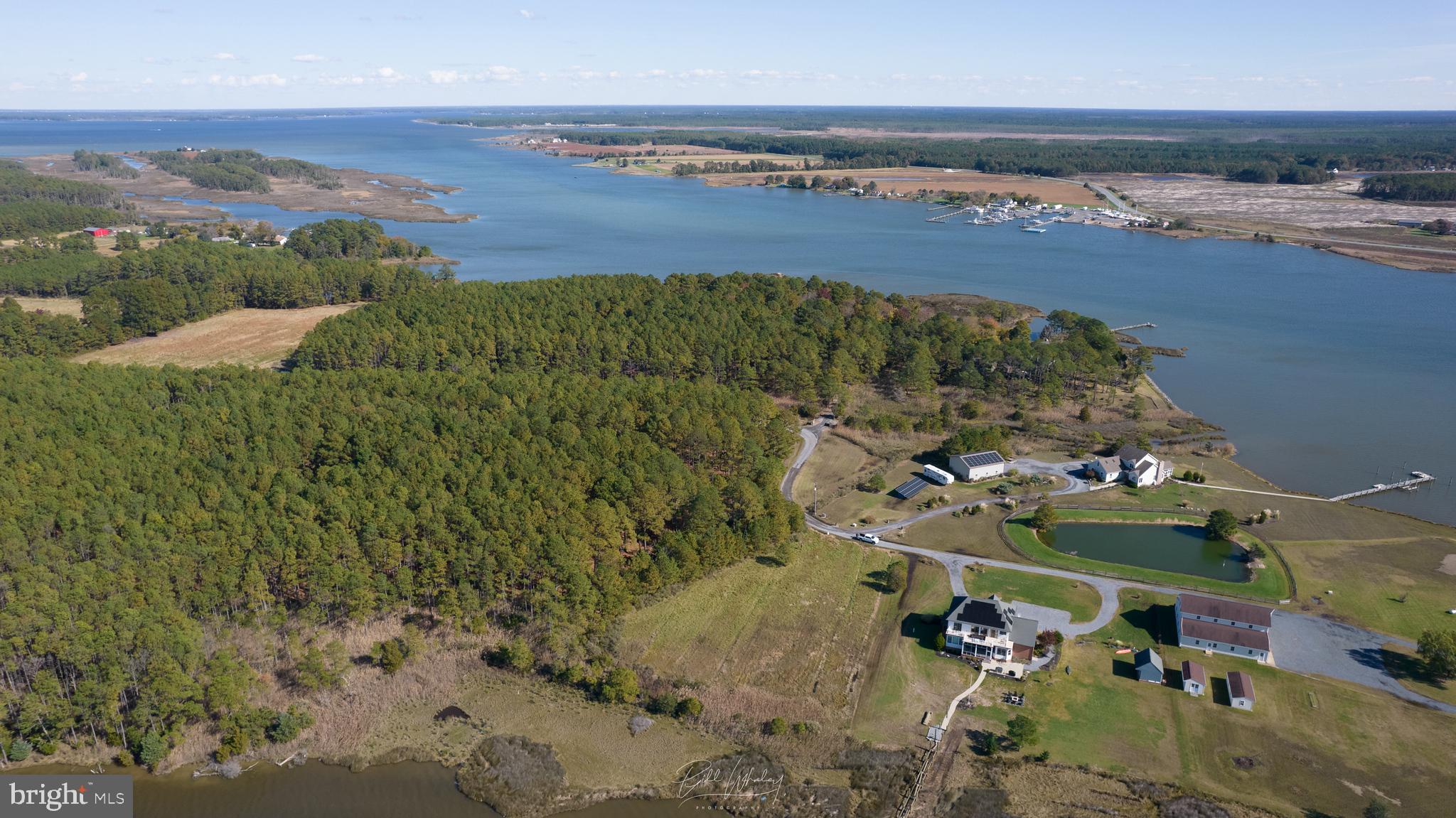 TAYLORS ISLAND - Land