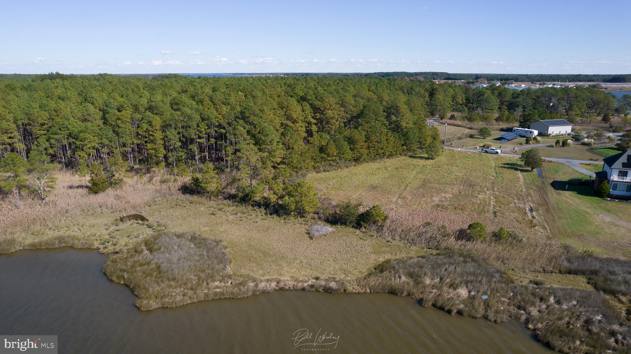 TAYLORS ISLAND - Land