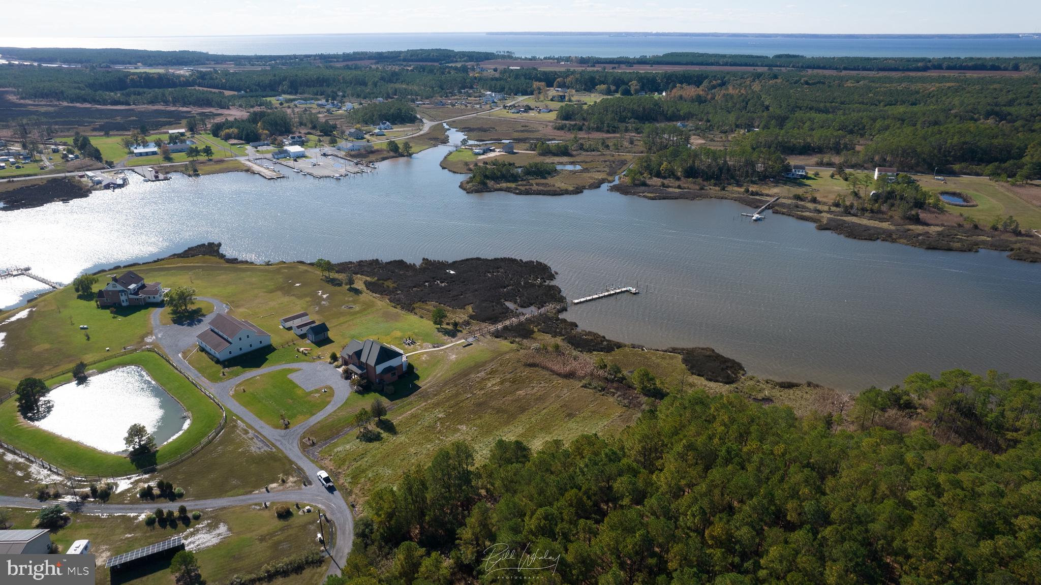 TAYLORS ISLAND - Land