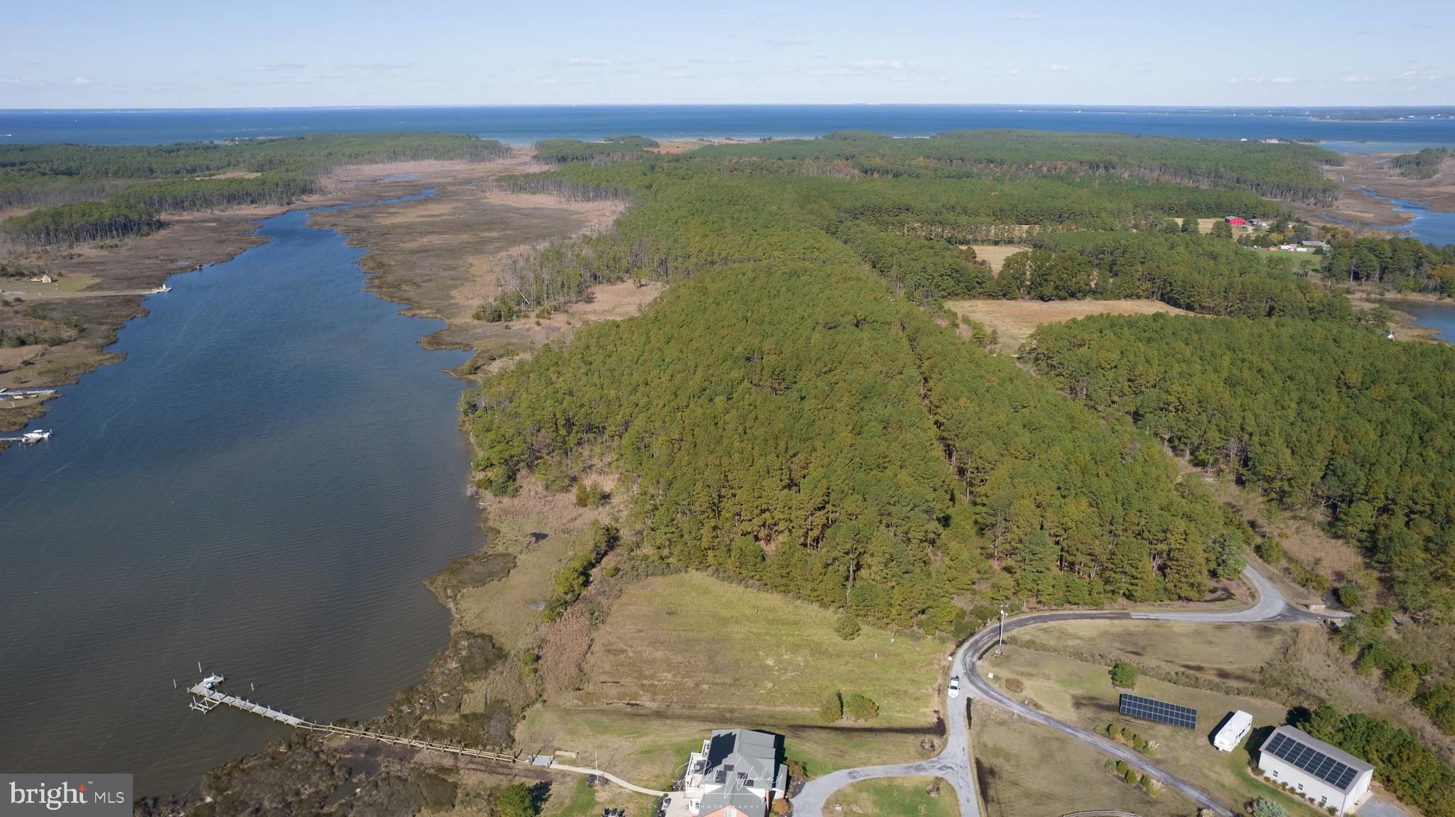 TAYLORS ISLAND - Land