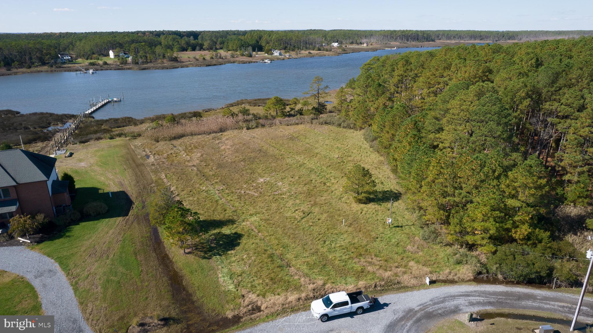 TAYLORS ISLAND - Land