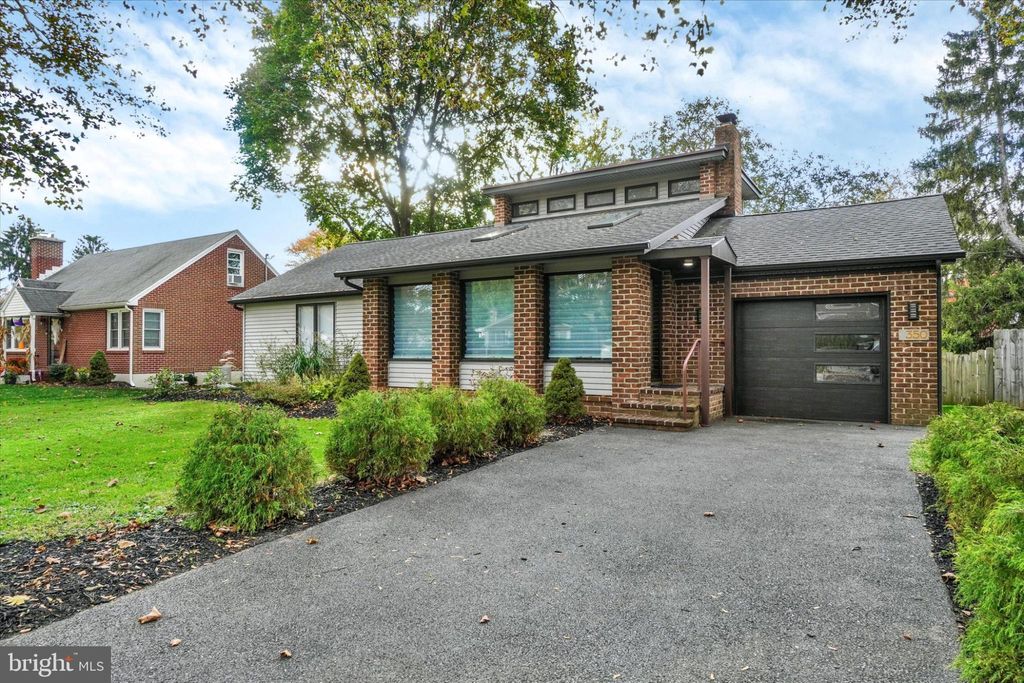 Photo of 350 S Royal Street, YORK, PA 17402 (MLS # PAYK2092432)