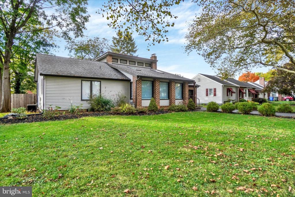 Photo of 350 S Royal Street, YORK, PA 17402 (MLS # PAYK2092432)